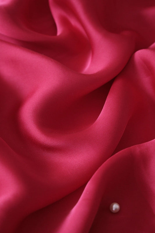 AIzaSyBcstauz-XMPRhEY21AUzeo032pxrXB5Ug - Cerise Pink Dyed Georgette Satin Fabric