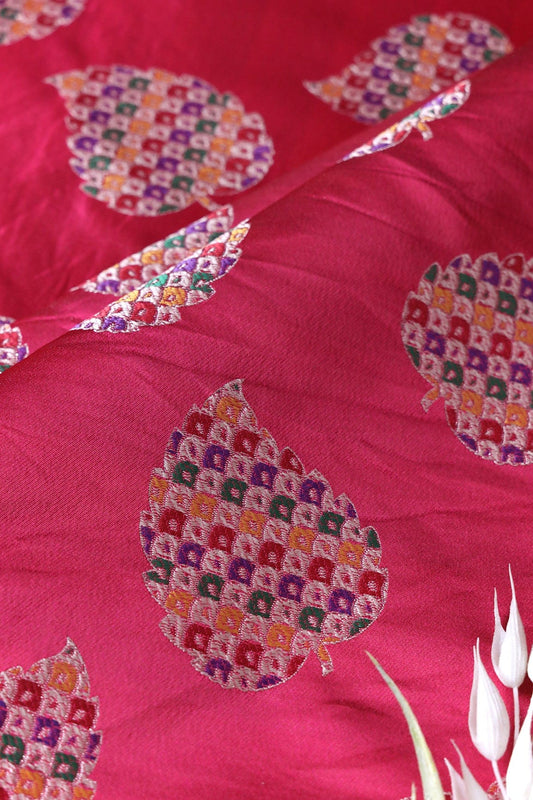 AIzaSyBcstauz-XMPRhEY21AUzeo032pxrXB5Ug - Fuchsia Leafy Silk Satin Jute Banarasi Jacquard Fabric
