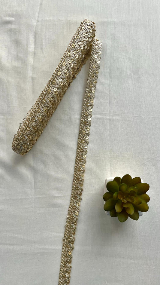 AIzaSyBcstauz-XMPRhEY21AUzeo032pxrXB5Ug - Gold Zari With Sequins Wavy Embroidered Lace (9 Meters)