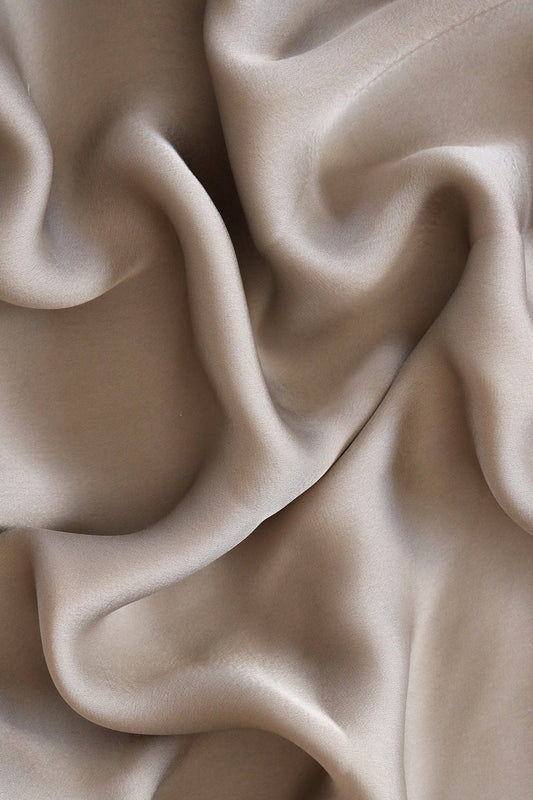 AIzaSyBcstauz-XMPRhEY21AUzeo032pxrXB5Ug - Grey Dyed Georgette Satin Fabric