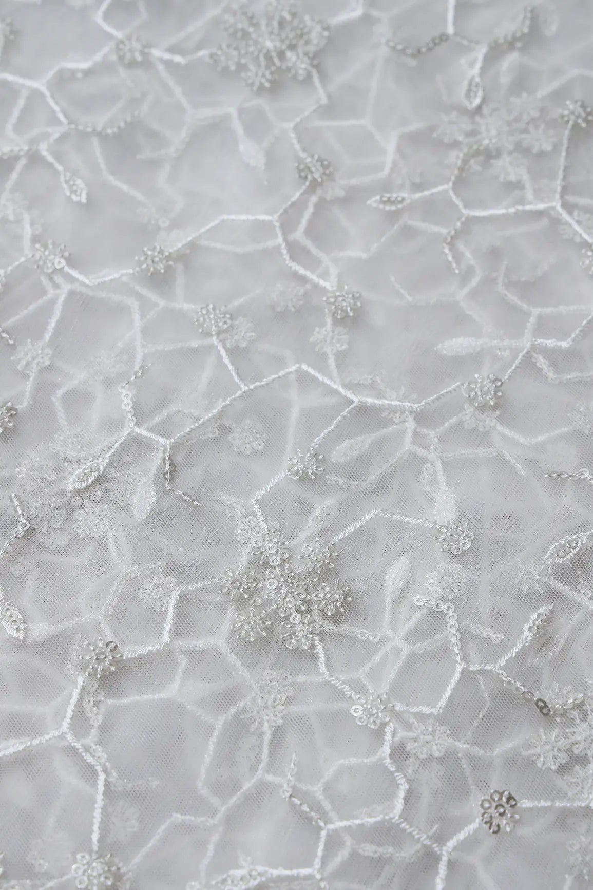 AIzaSyBcstauz-XMPRhEY21AUzeo032pxrXB5Ug - Beautiful Silver Sequins Small Floral Embroidery On White Dyeable Soft Net Fabric