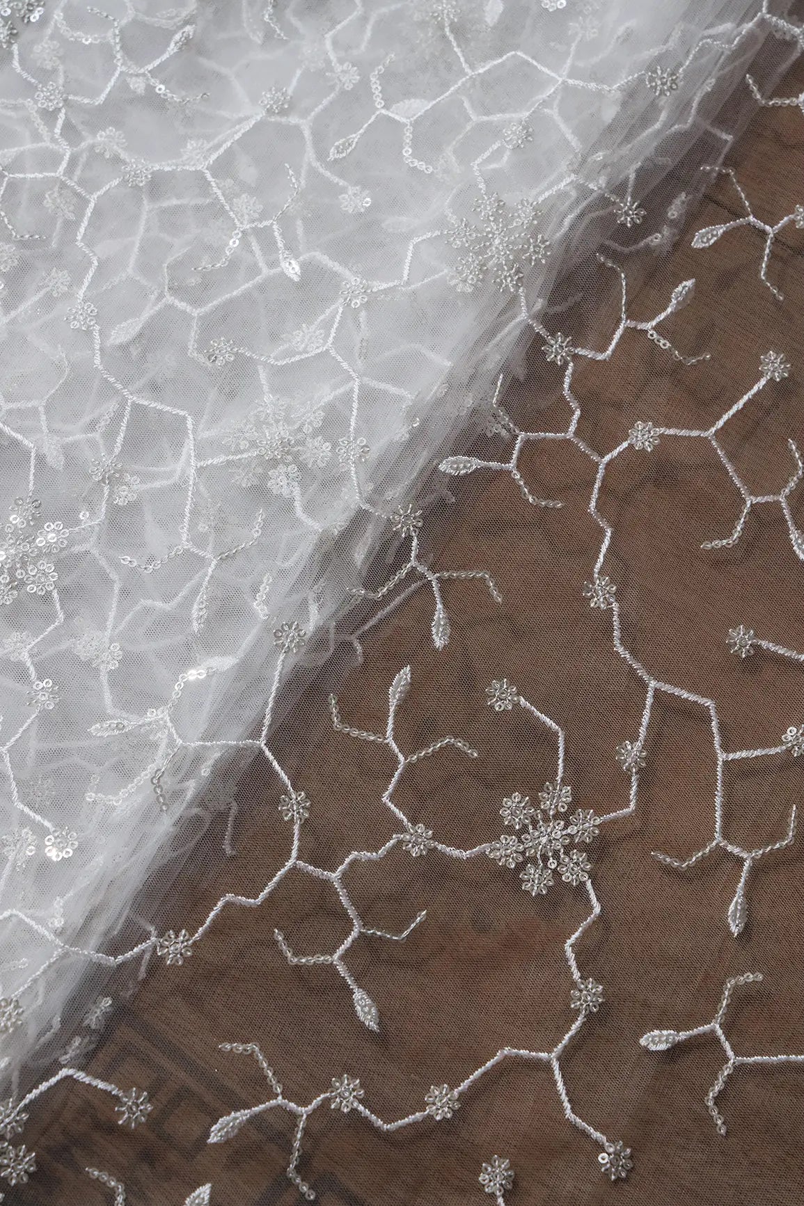 AIzaSyBcstauz-XMPRhEY21AUzeo032pxrXB5Ug - Beautiful Silver Sequins Small Floral Embroidery On White Dyeable Soft Net Fabric