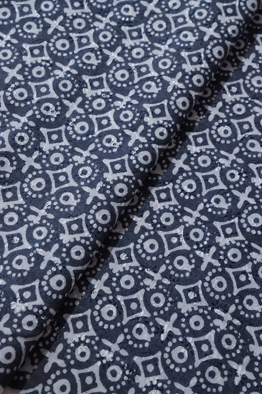 AIzaSyBcstauz-XMPRhEY21AUzeo032pxrXB5Ug - Grey And White Unstitched Suit Set (2 Piece)