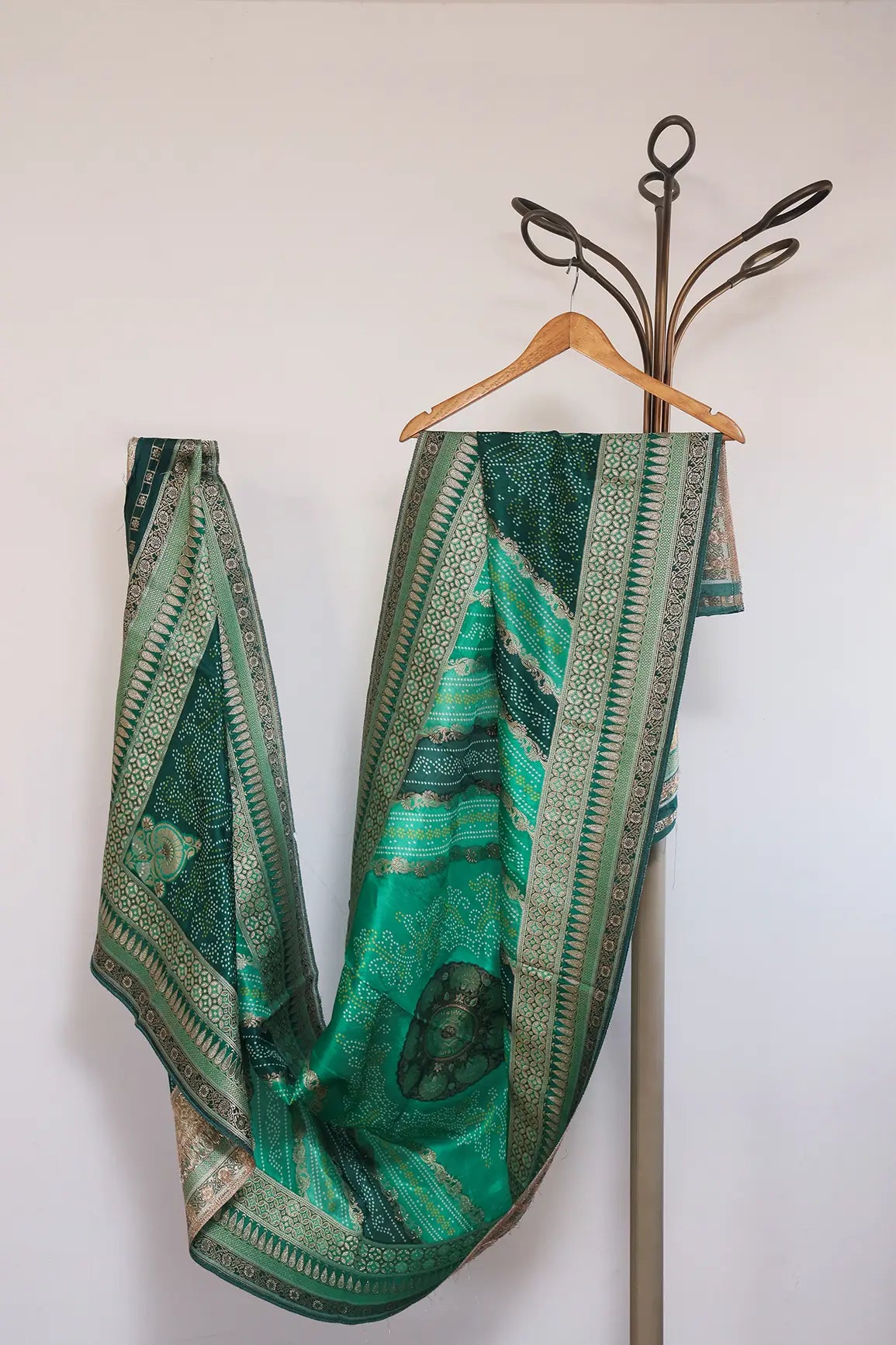 AIzaSyBcstauz-XMPRhEY21AUzeo032pxrXB5Ug - Green Pure Viscose Dola Silk Jacquard Print Dupatta
