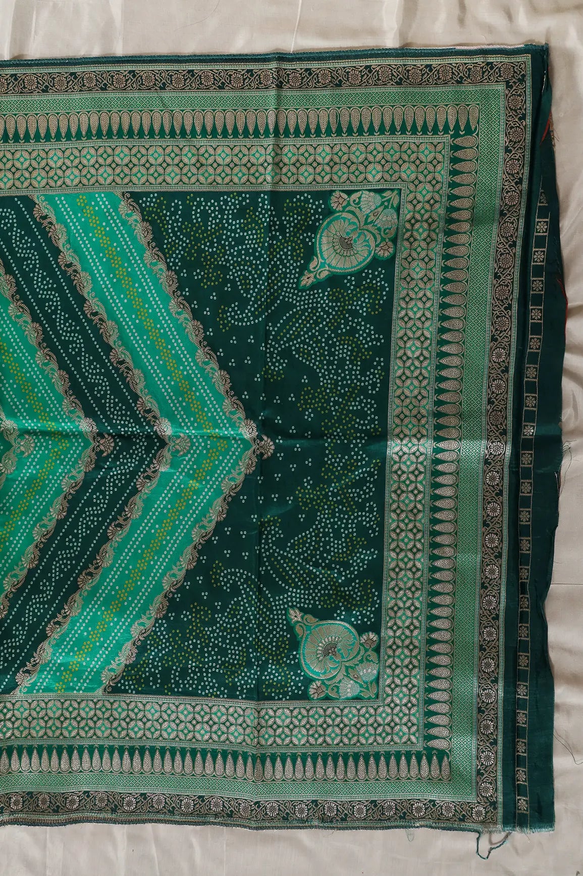 AIzaSyBcstauz-XMPRhEY21AUzeo032pxrXB5Ug - Green Pure Viscose Dola Silk Jacquard Print Dupatta