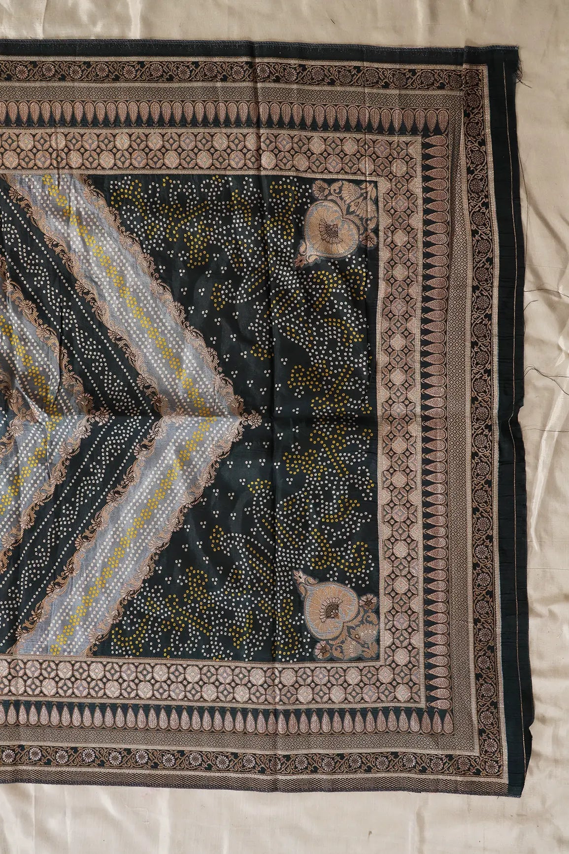 AIzaSyBcstauz-XMPRhEY21AUzeo032pxrXB5Ug - Grey Pure Viscose Dola Silk Jacquard Print Dupatta