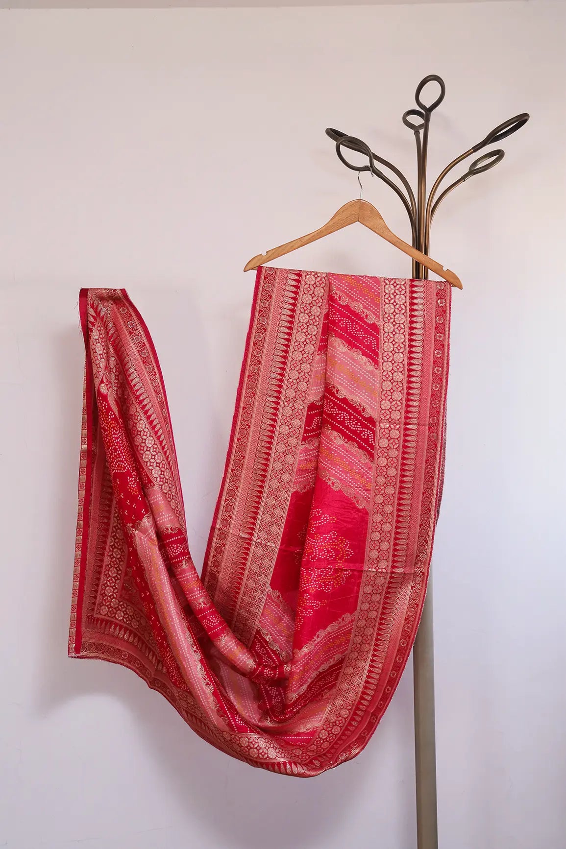 AIzaSyBcstauz-XMPRhEY21AUzeo032pxrXB5Ug - Fuchsia Pure Viscose Dola Silk Jacquard Print Dupatta