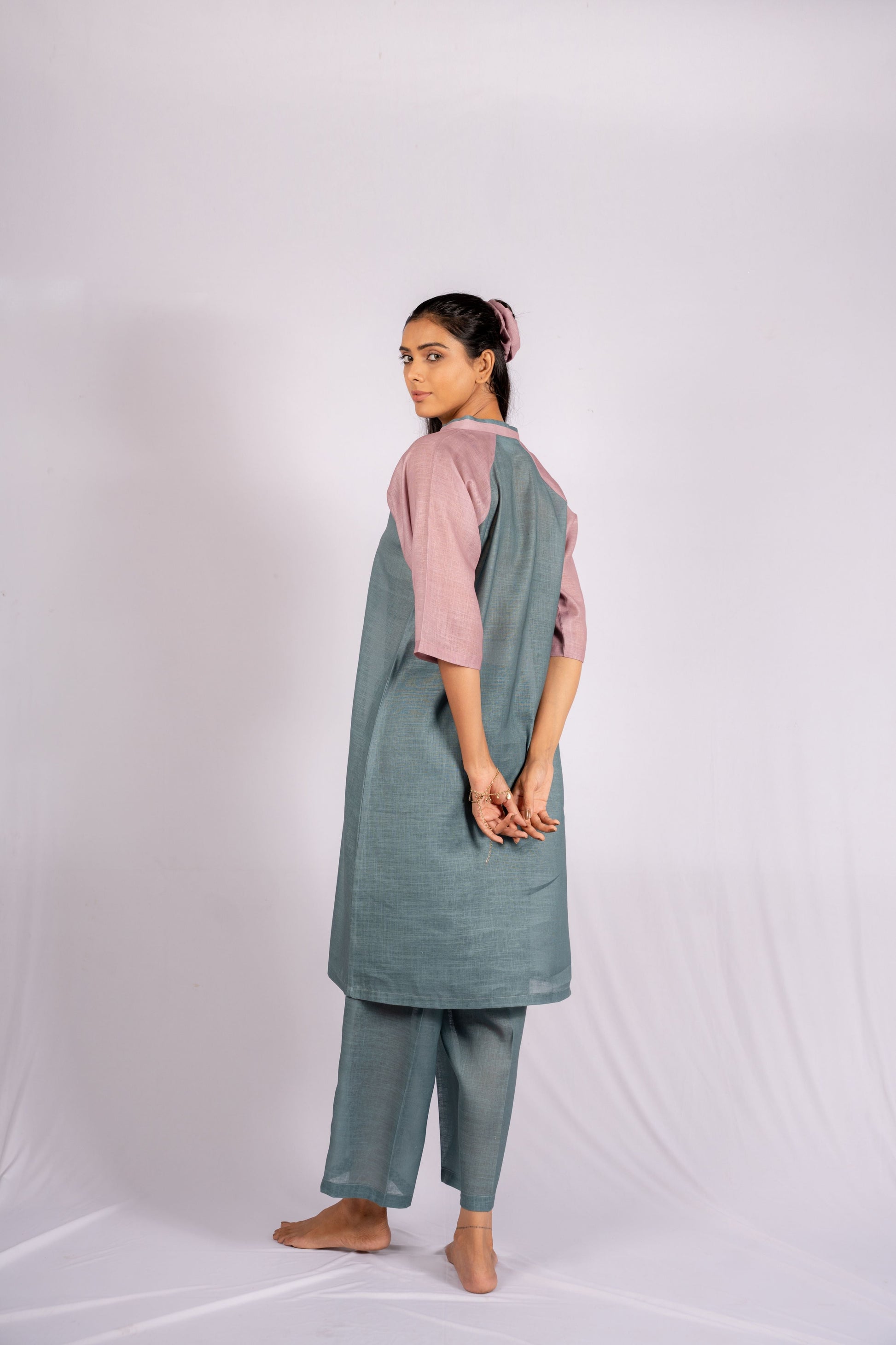 AIzaSyBcstauz-XMPRhEY21AUzeo032pxrXB5Ug - Ivy Two-tone Solid Color Linen Indian Co-ord Set