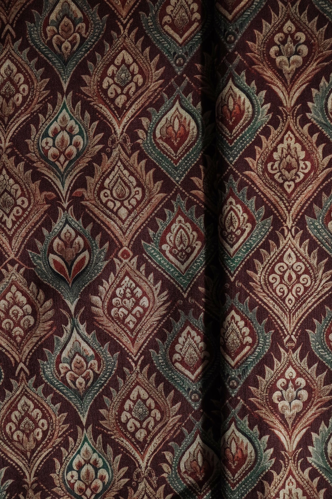 AIzaSyBcstauz-XMPRhEY21AUzeo032pxrXB5Ug - Cream Trellis Pattern Digital Print On Maroon Mulberry Silk Fabric