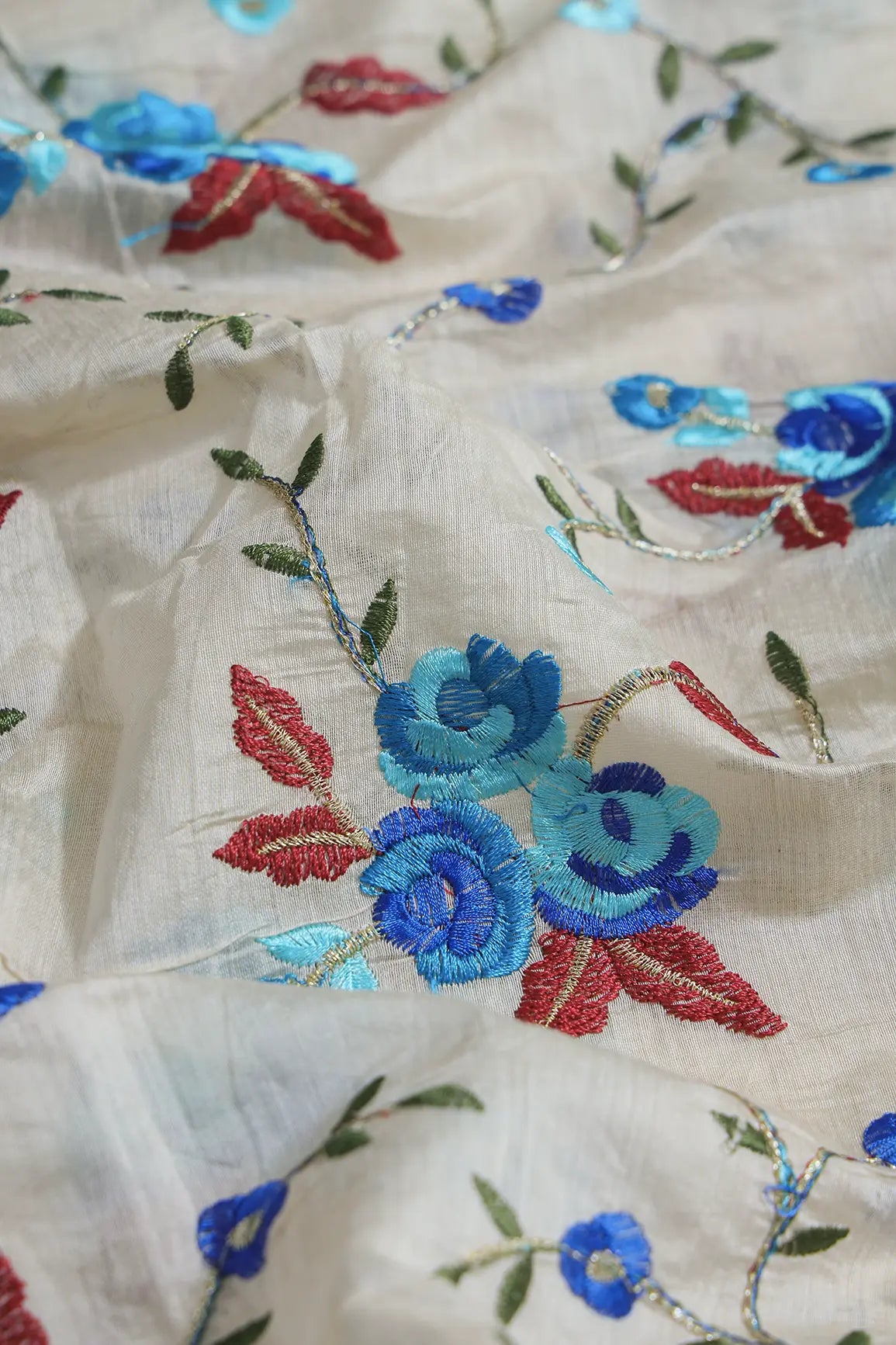 AIzaSyBcstauz-XMPRhEY21AUzeo032pxrXB5Ug - Beautiful Floral Embroidery Work On Cream Chanderi Fabric