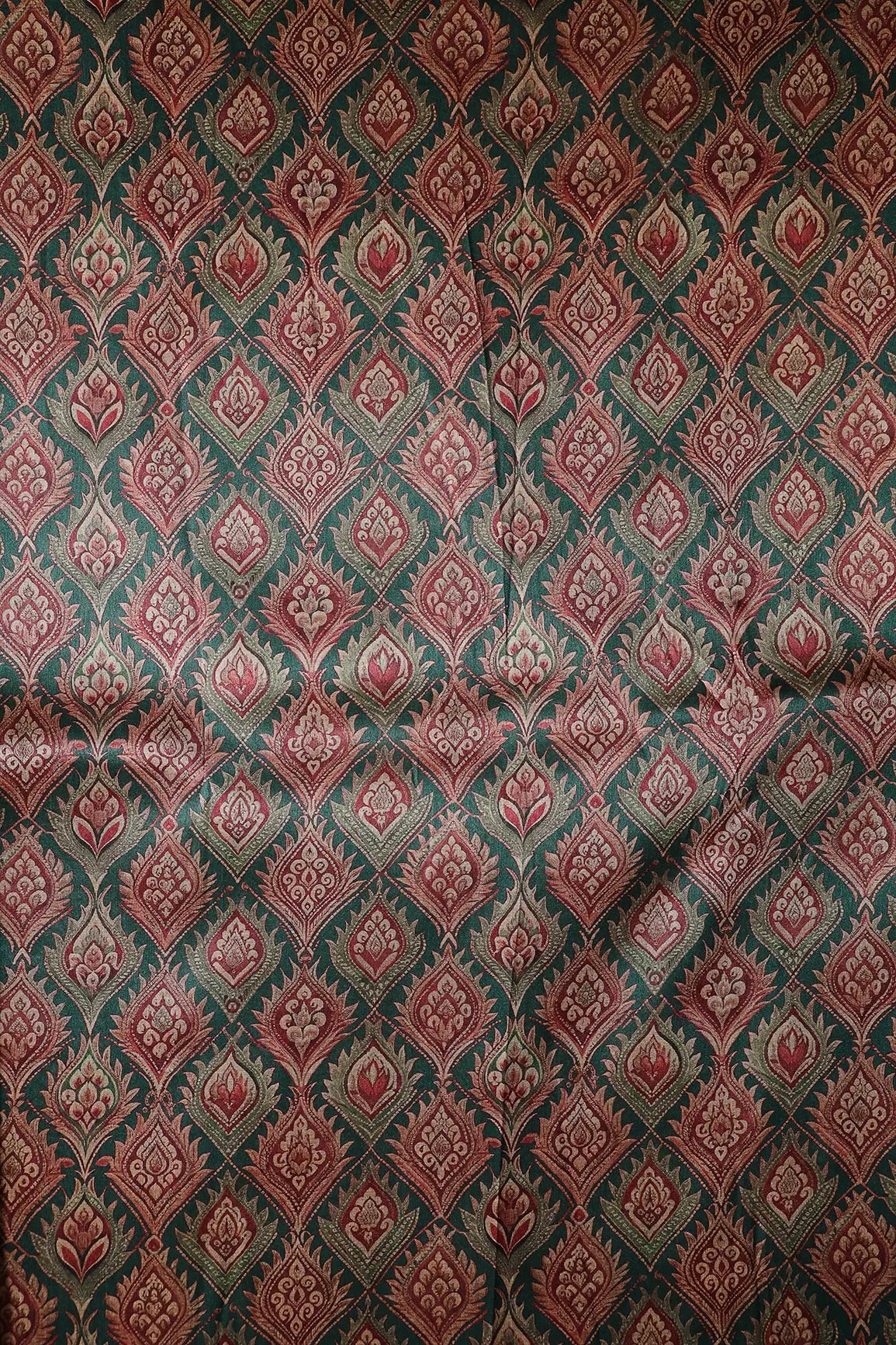 AIzaSyBcstauz-XMPRhEY21AUzeo032pxrXB5Ug - Cream Trellis Pattern Digital Print On Green Mulberry Silk Fabric