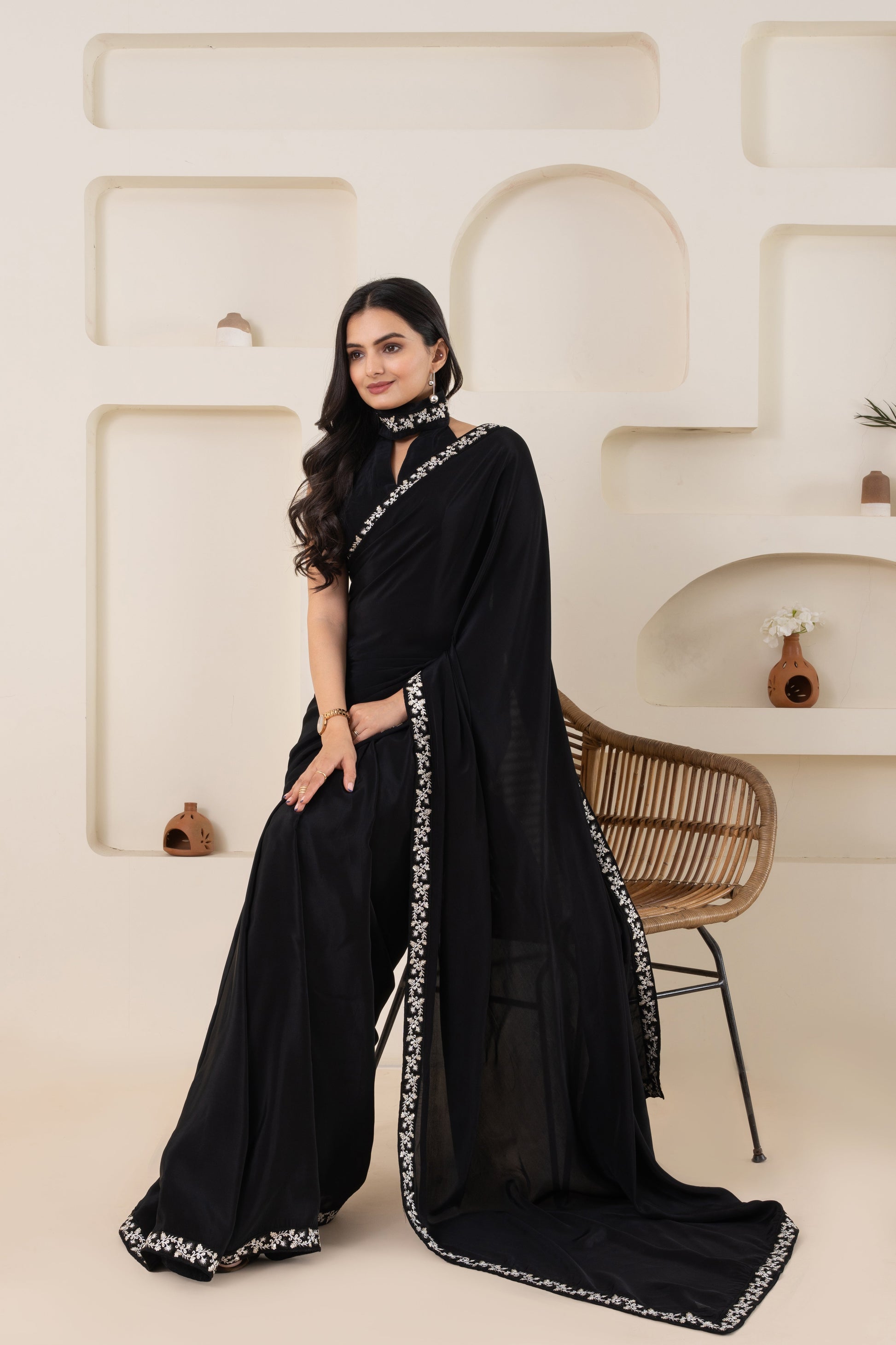 AIzaSyBcstauz-XMPRhEY21AUzeo032pxrXB5Ug - Black Pure Viscose Crepe Saree Set With Border (Saree With Blouse Piece)