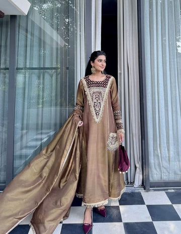 Exquisite Kashmiri Pakistani Embroidered Neck Suit Set