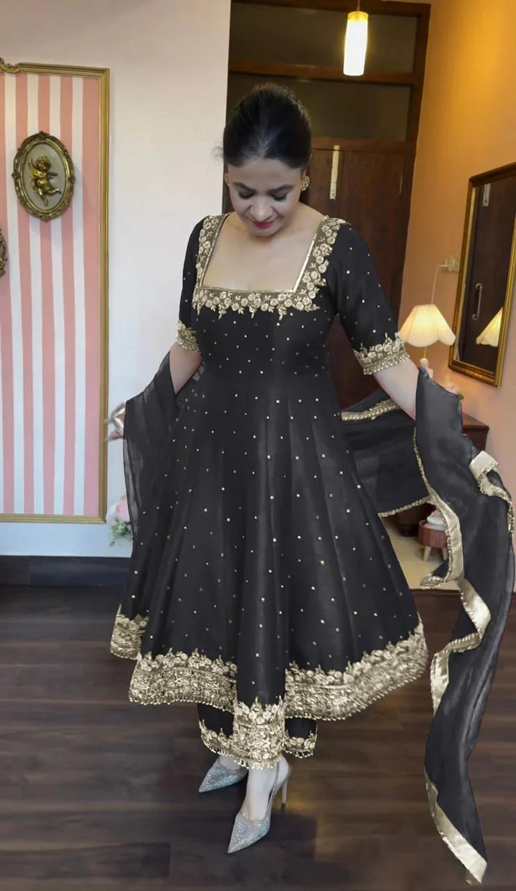 Prachi's' Black Havy Vichitra Royal Elegant Suit Set