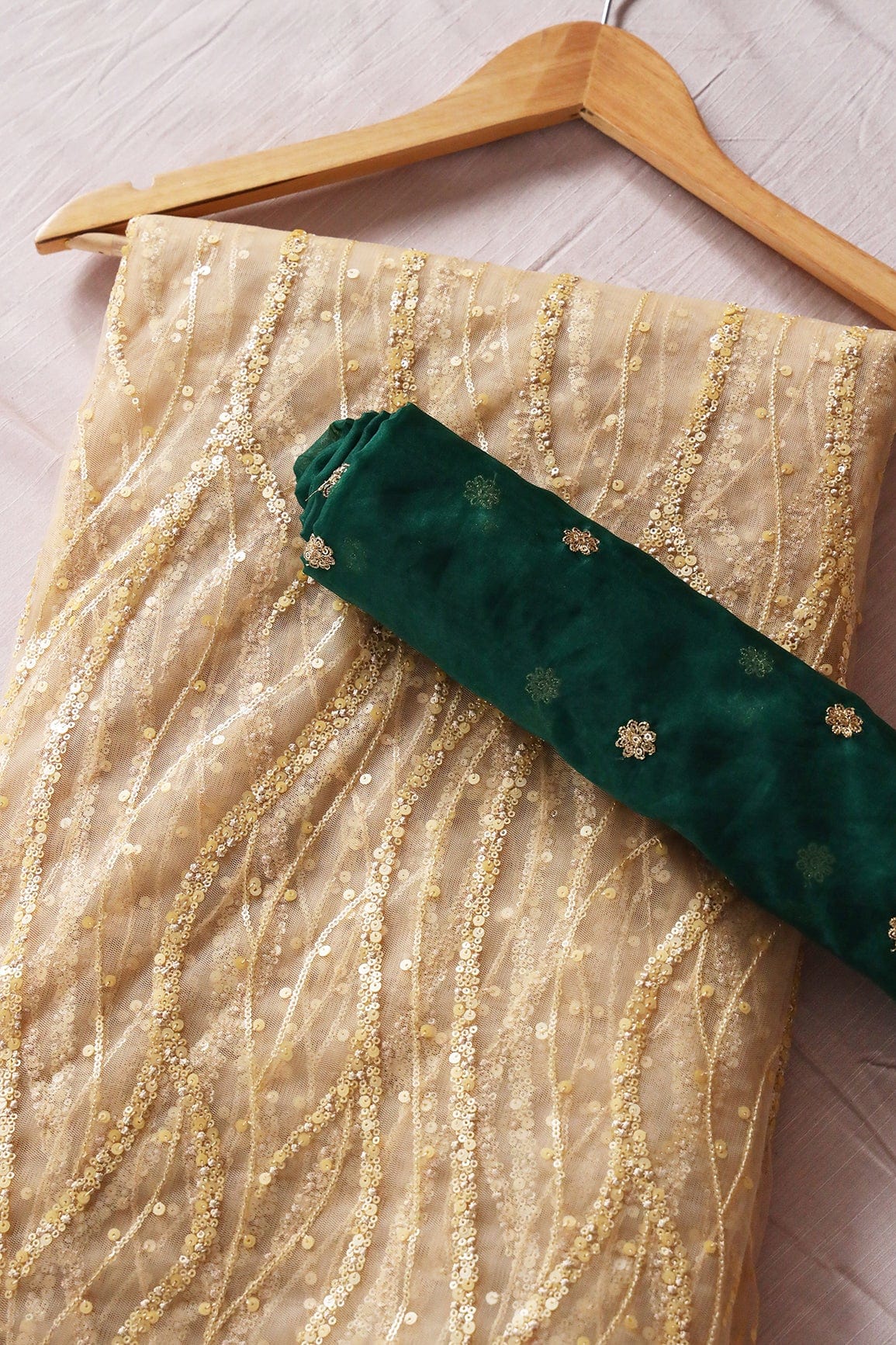 AIzaSyBcstauz-XMPRhEY21AUzeo032pxrXB5Ug - Beige And Bottle Green Saree set (2 Piece)