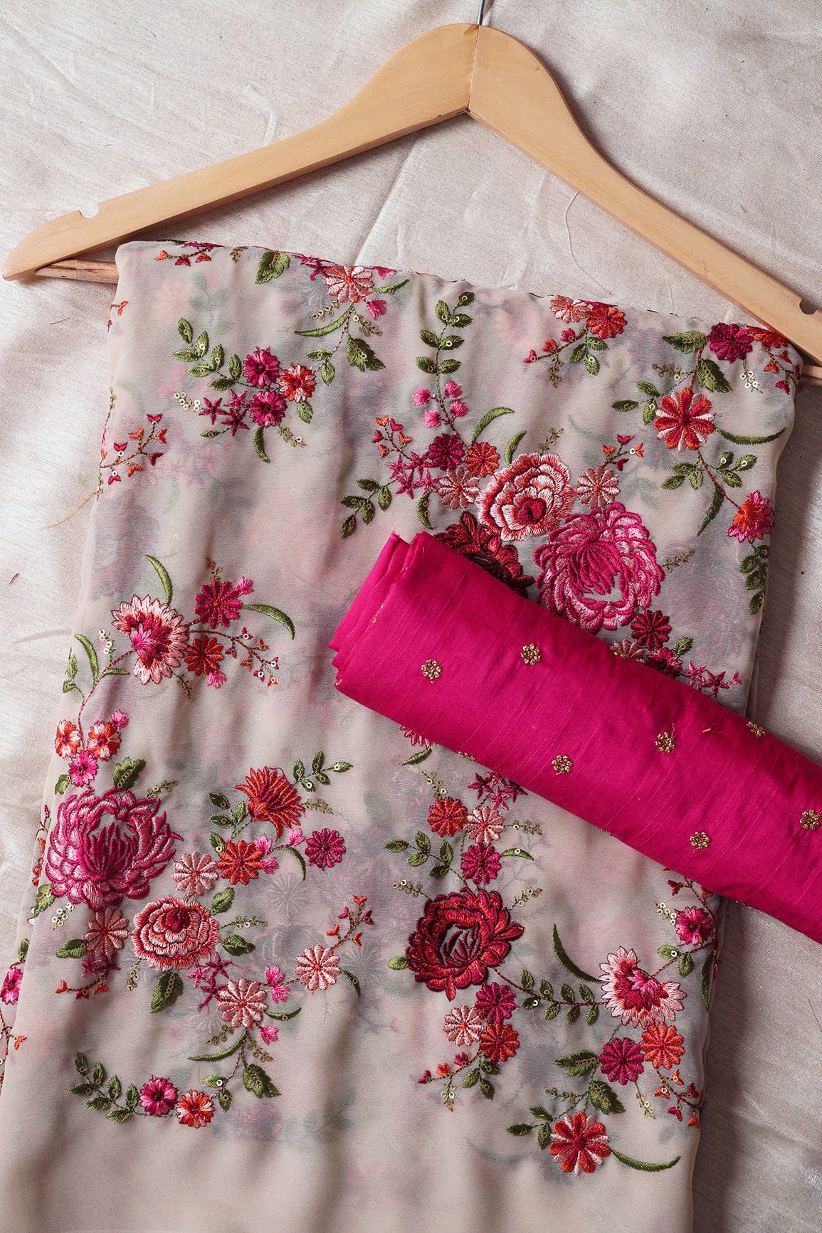 AIzaSyBcstauz-XMPRhEY21AUzeo032pxrXB5Ug - Beige And Fuchsia Saree set (2 Piece)