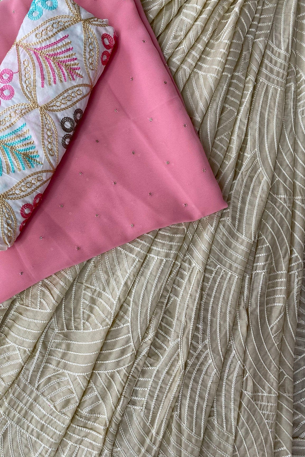 AIzaSyBcstauz-XMPRhEY21AUzeo032pxrXB5Ug - Beige And Pink Unstitched Lehenga Set Fabric (3 Piece)