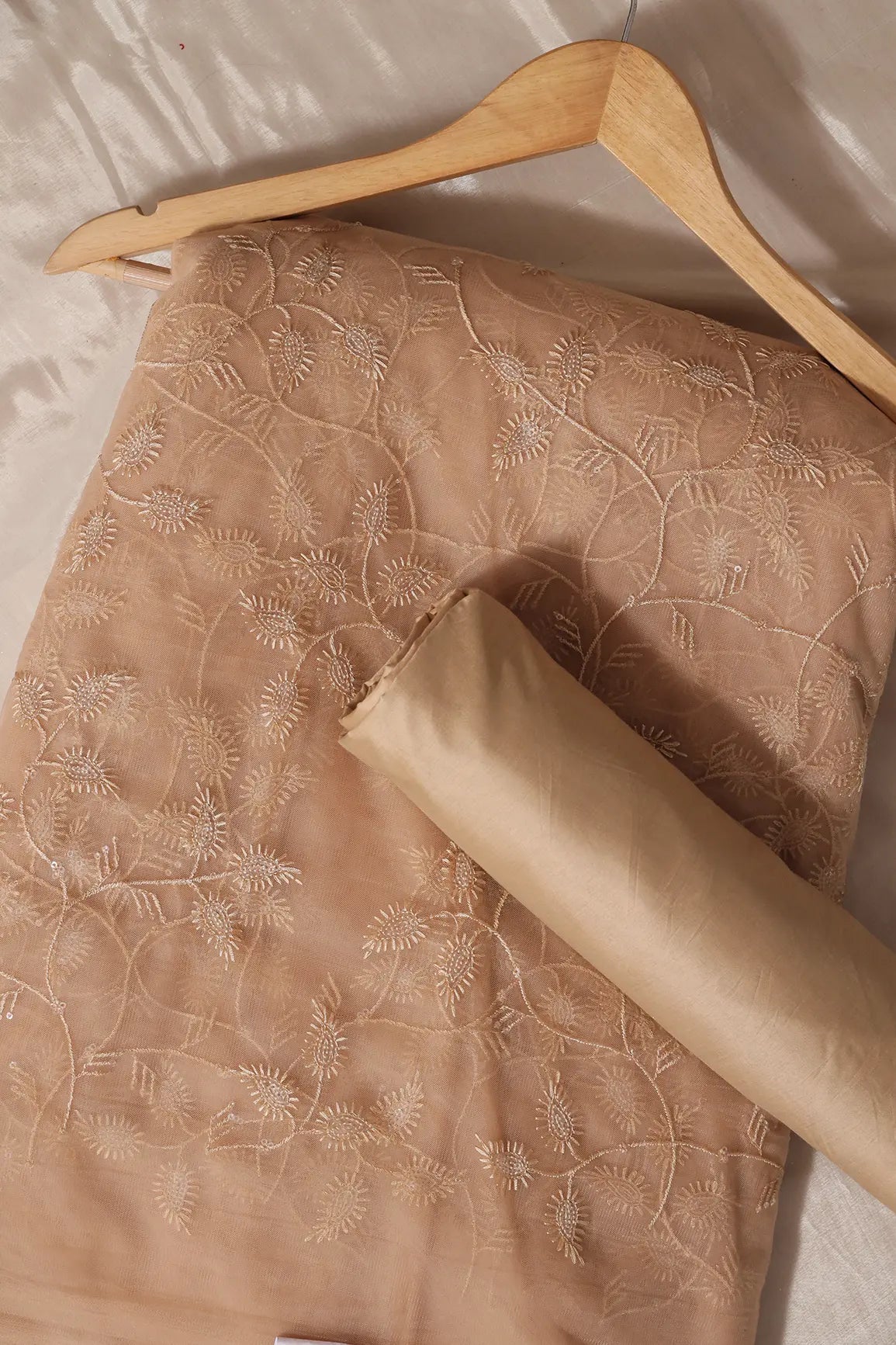 AIzaSyBcstauz-XMPRhEY21AUzeo032pxrXB5Ug - Beige Saree Set (2 Piece)