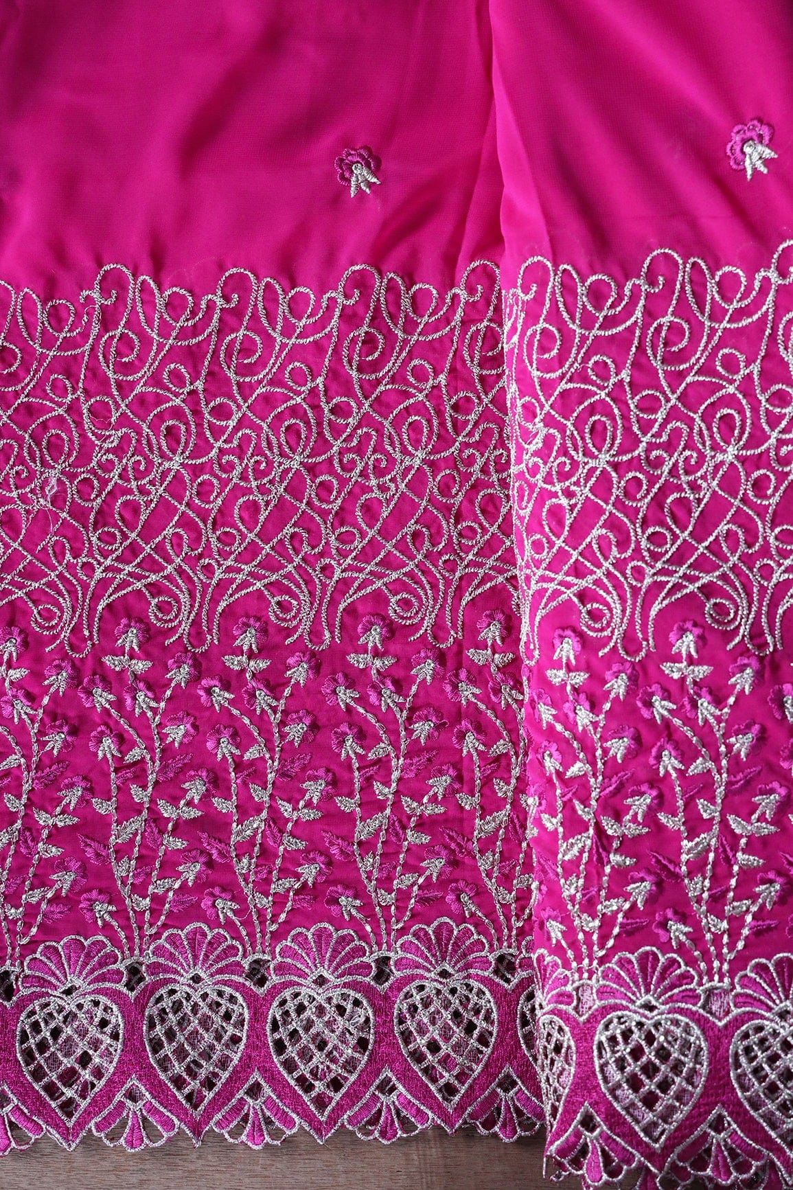 AIzaSyBcstauz-XMPRhEY21AUzeo032pxrXB5Ug - Big Width''56'' Fuchsia Thread With Zari Floral Embroidery Work On Fuchsia Georgette Fabric With Border