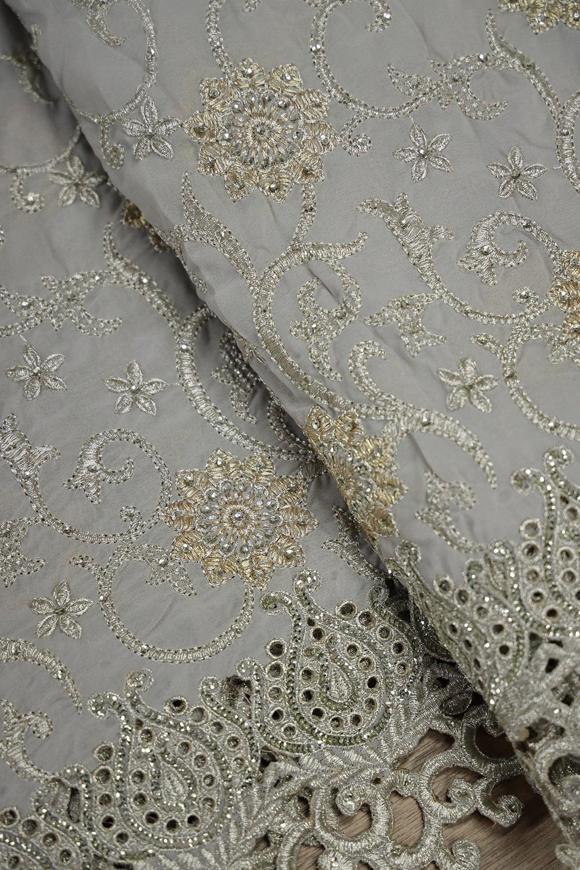 AIzaSyBcstauz-XMPRhEY21AUzeo032pxrXB5Ug - Big Width''56'' Gold And Silver Zari Floral Embroidery Work On Grey Georgette Fabric With Border