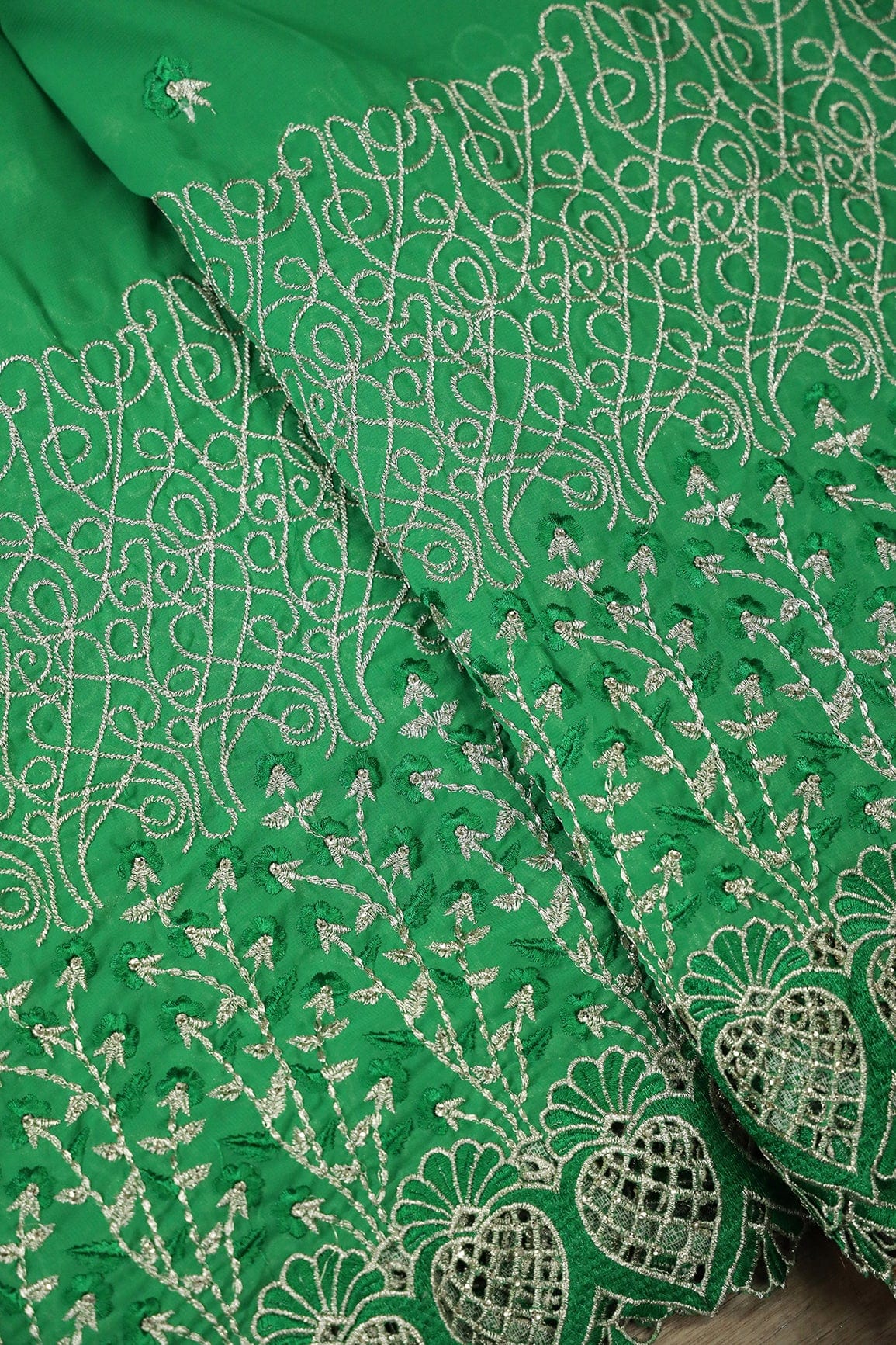 AIzaSyBcstauz-XMPRhEY21AUzeo032pxrXB5Ug - Big Width''56'' Green Thread With Zari Floral Embroidery Work On Green Georgette Fabric With Border