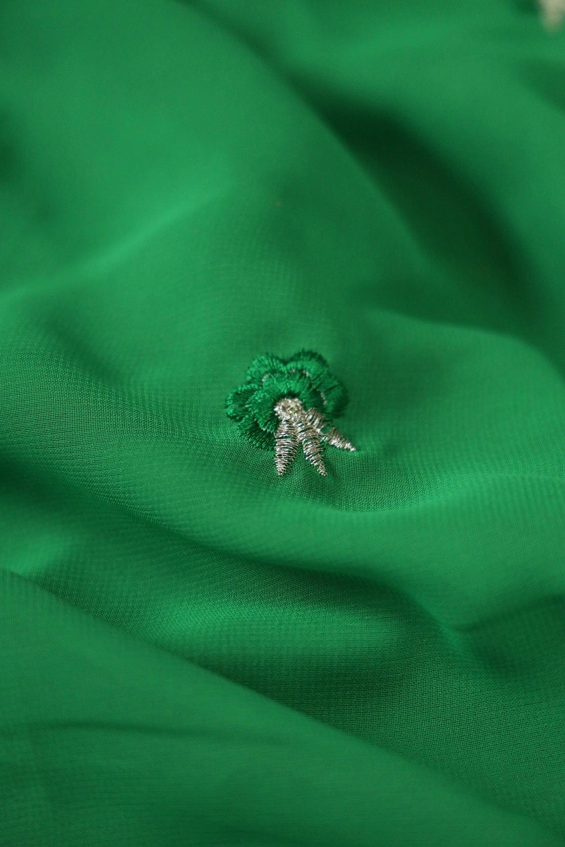 AIzaSyBcstauz-XMPRhEY21AUzeo032pxrXB5Ug - Big Width''56'' Green Thread With Zari Floral Embroidery Work On Green Georgette Fabric With Border