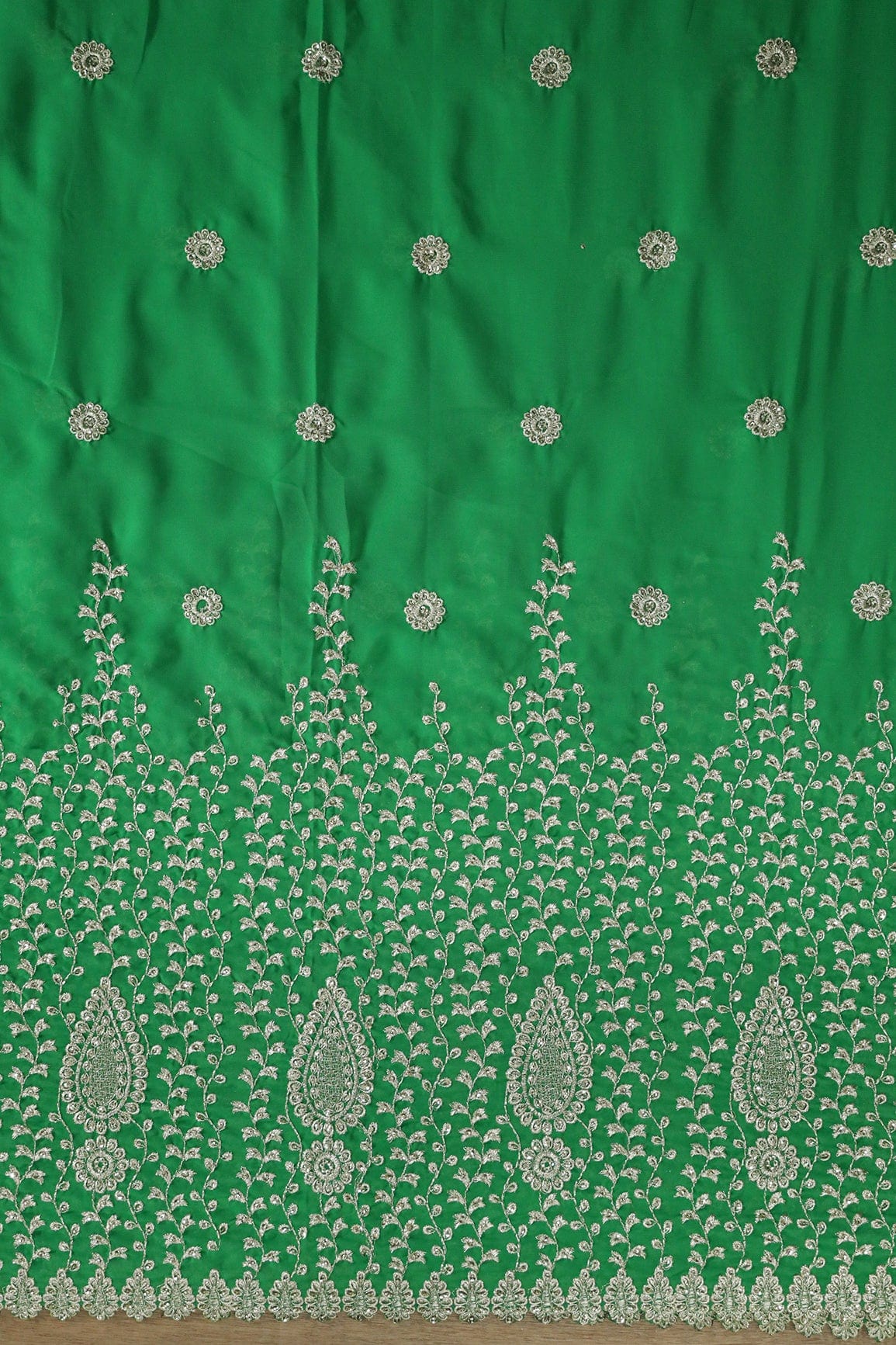 AIzaSyBcstauz-XMPRhEY21AUzeo032pxrXB5Ug - Big Width''56'' Silver Zari Leafy Embroidery Work On Green Georgette Fabric With Border