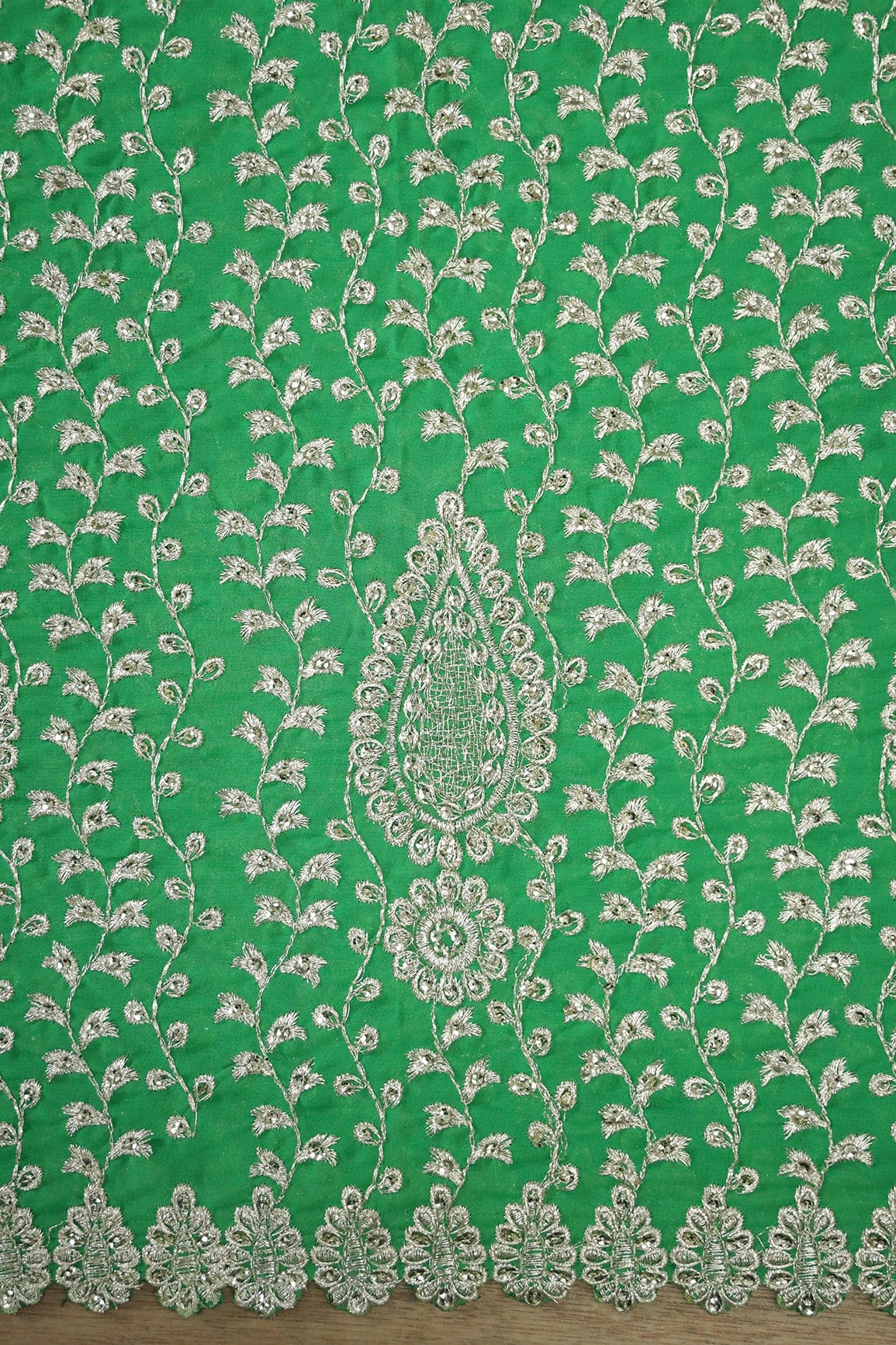 AIzaSyBcstauz-XMPRhEY21AUzeo032pxrXB5Ug - Big Width''56'' Silver Zari Leafy Embroidery Work On Green Georgette Fabric With Border