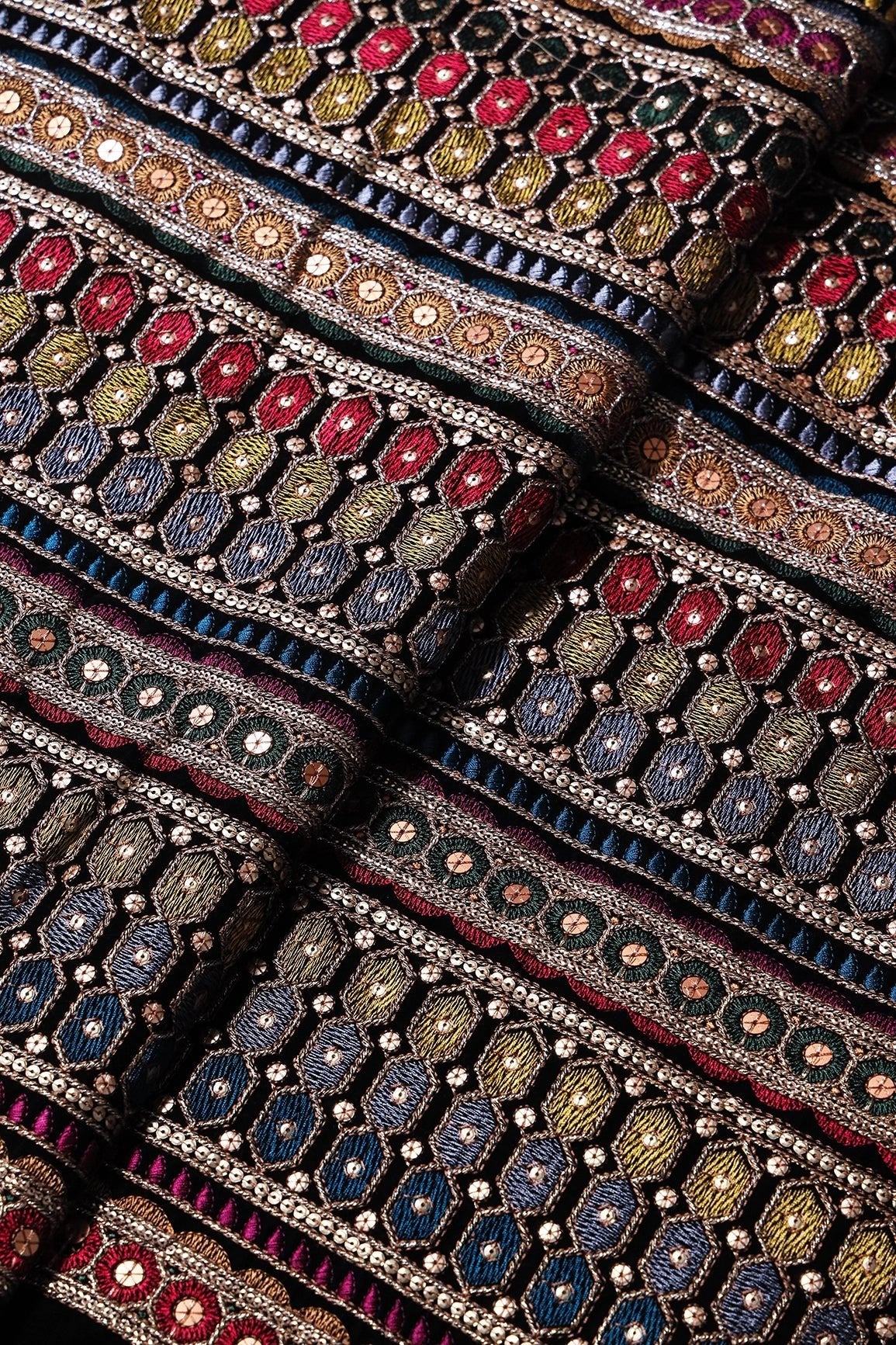 AIzaSyBcstauz-XMPRhEY21AUzeo032pxrXB5Ug - Black And Bottle Green Unstitched Lehenga Set Fabric (3 Piece)