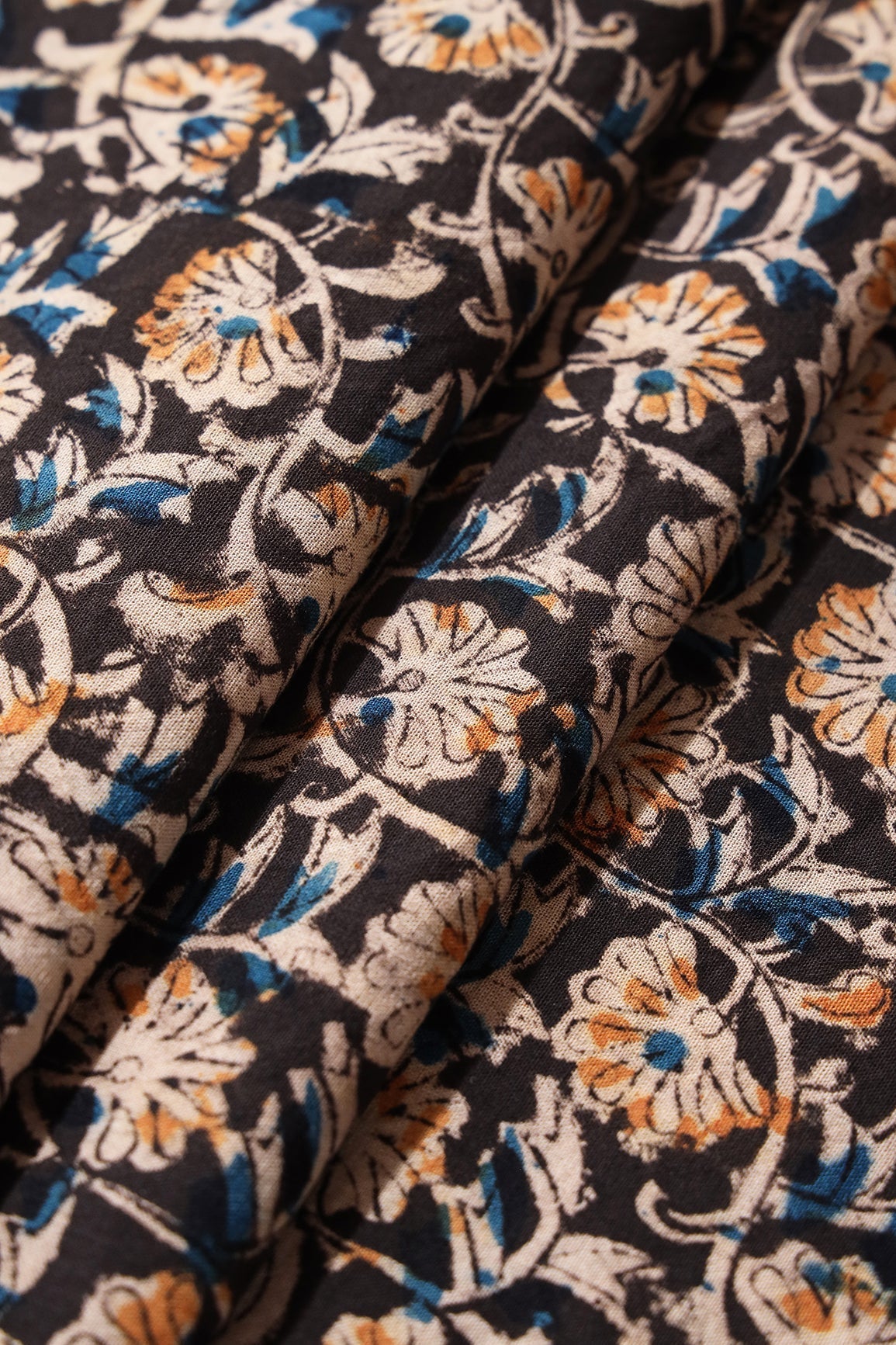 AIzaSyBcstauz-XMPRhEY21AUzeo032pxrXB5Ug - Black And Light Beige Floral Pattern Handblock Kalamkari Organic Cotton Fabric