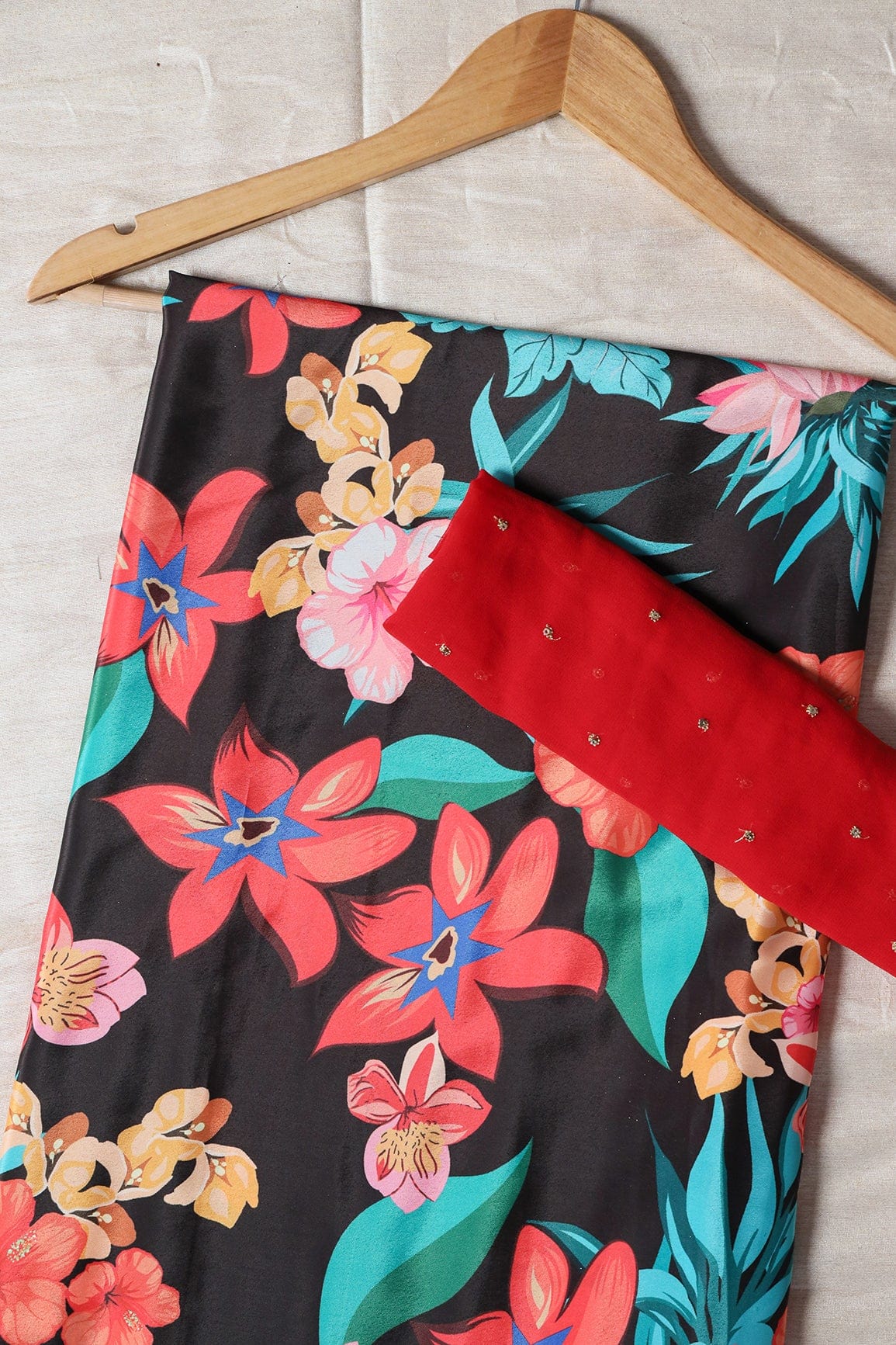 AIzaSyBcstauz-XMPRhEY21AUzeo032pxrXB5Ug - Black And Red Saree set (2 Piece)