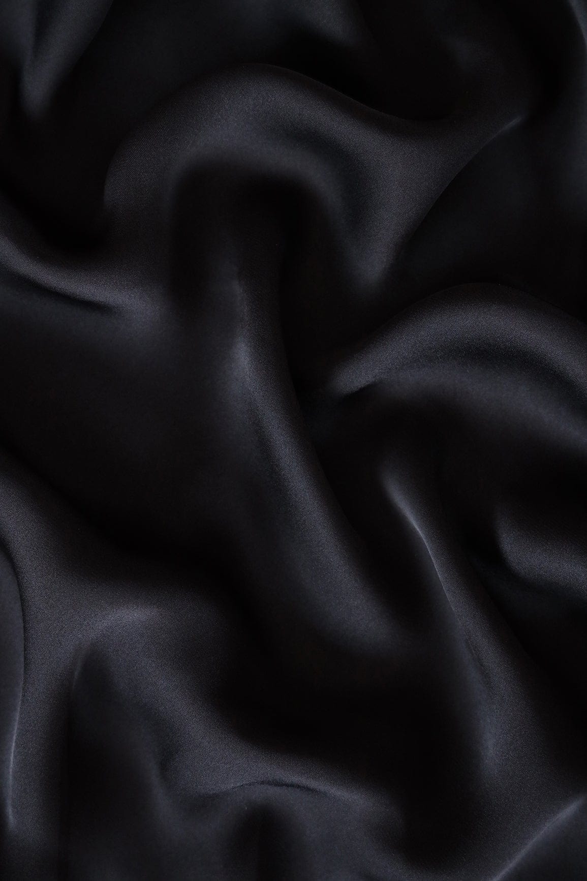AIzaSyBcstauz-XMPRhEY21AUzeo032pxrXB5Ug - Black Dyed Georgette Satin Fabric