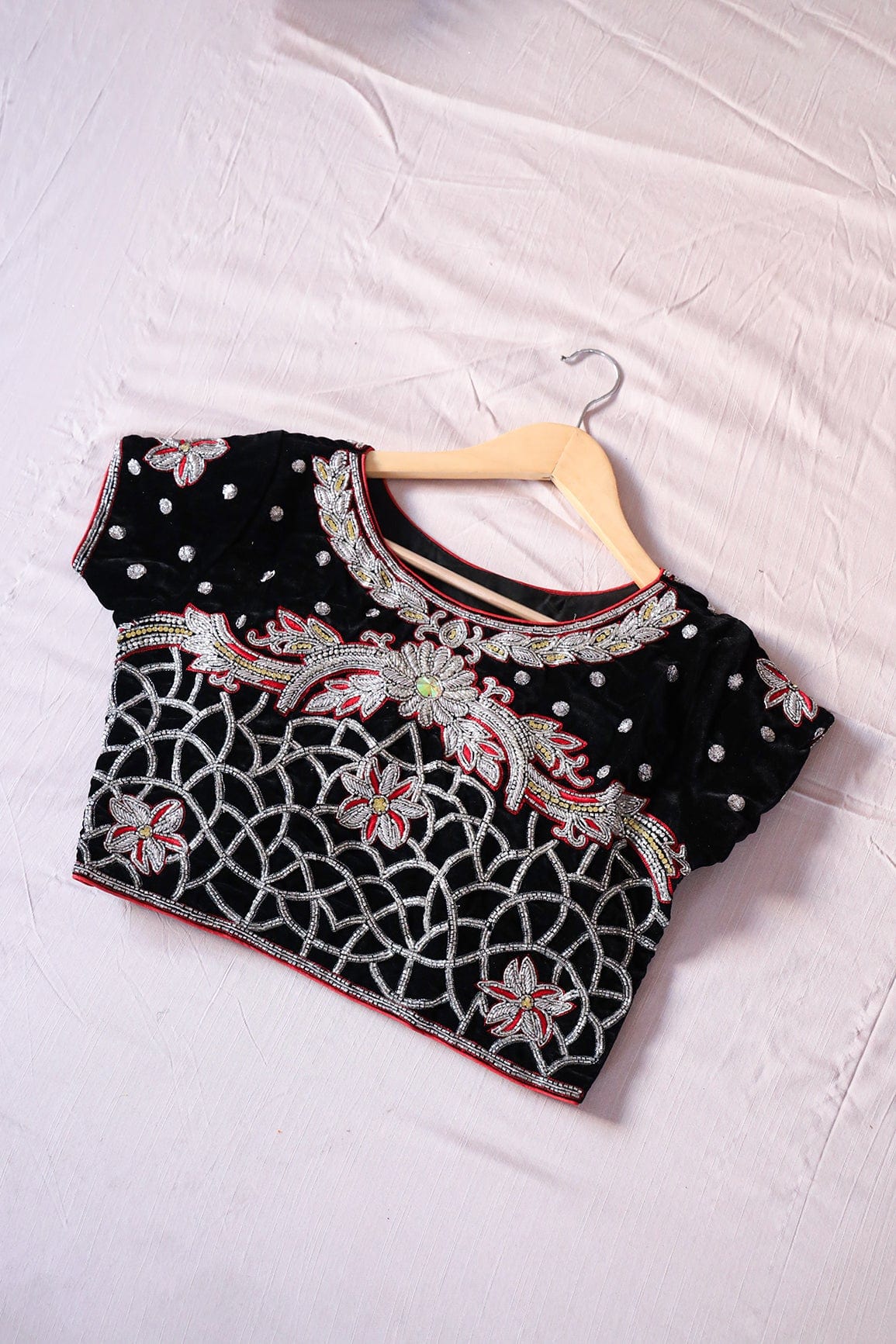 AIzaSyBcstauz-XMPRhEY21AUzeo032pxrXB5Ug - Black Hand Work Embroidery Velvet Stitched Blouse