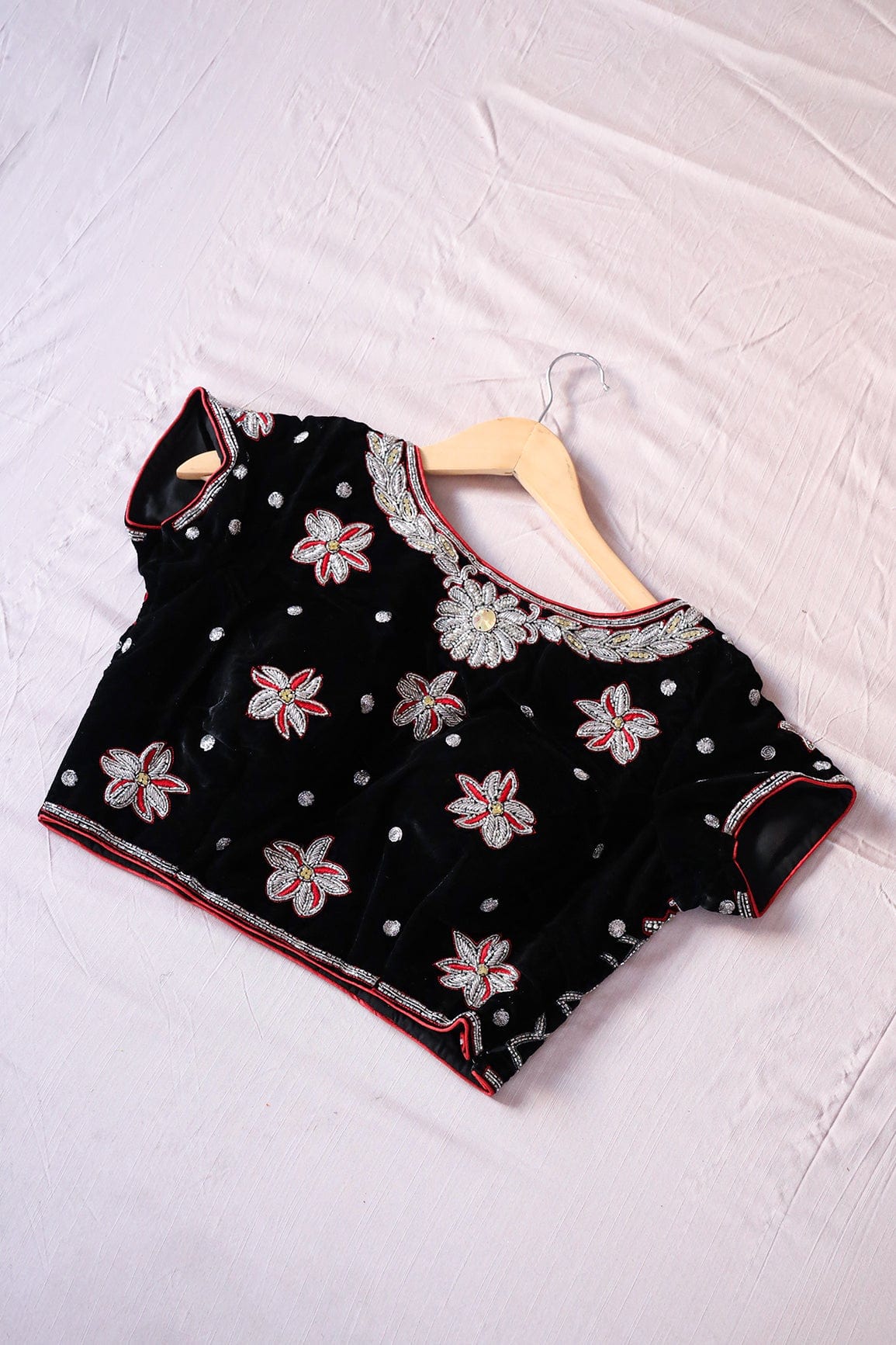 AIzaSyBcstauz-XMPRhEY21AUzeo032pxrXB5Ug - Black Hand Work Embroidery Velvet Stitched Blouse