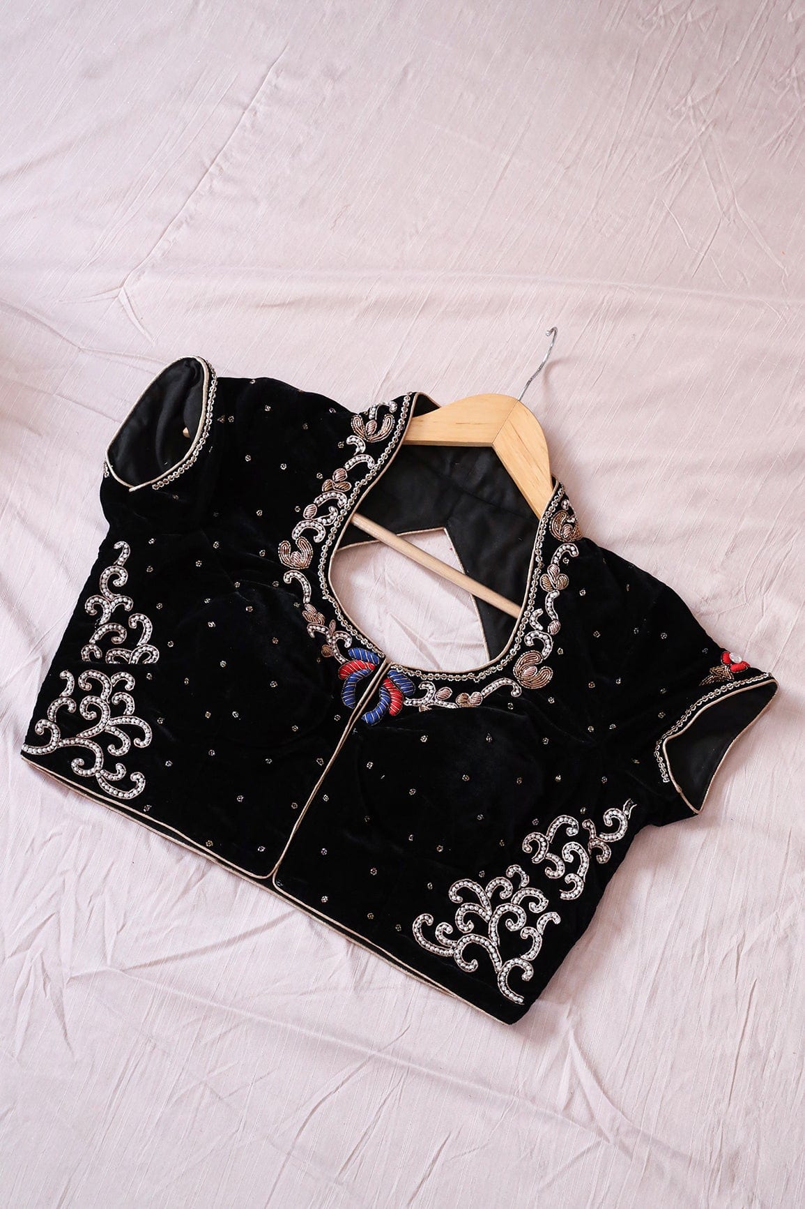 AIzaSyBcstauz-XMPRhEY21AUzeo032pxrXB5Ug - Black Hand Work Embroidery Velvet Stitched Blouse