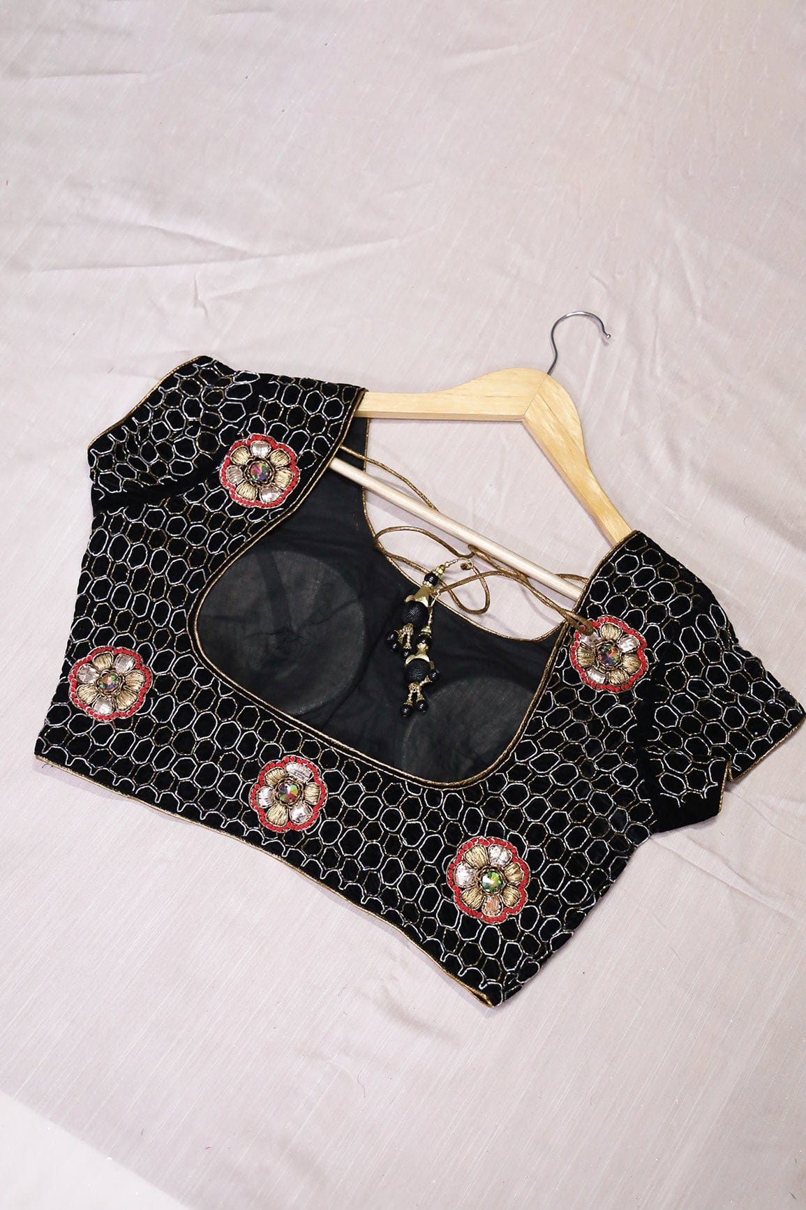 AIzaSyBcstauz-XMPRhEY21AUzeo032pxrXB5Ug - Black Hand Work Embroidery Velvet Stitched Blouse