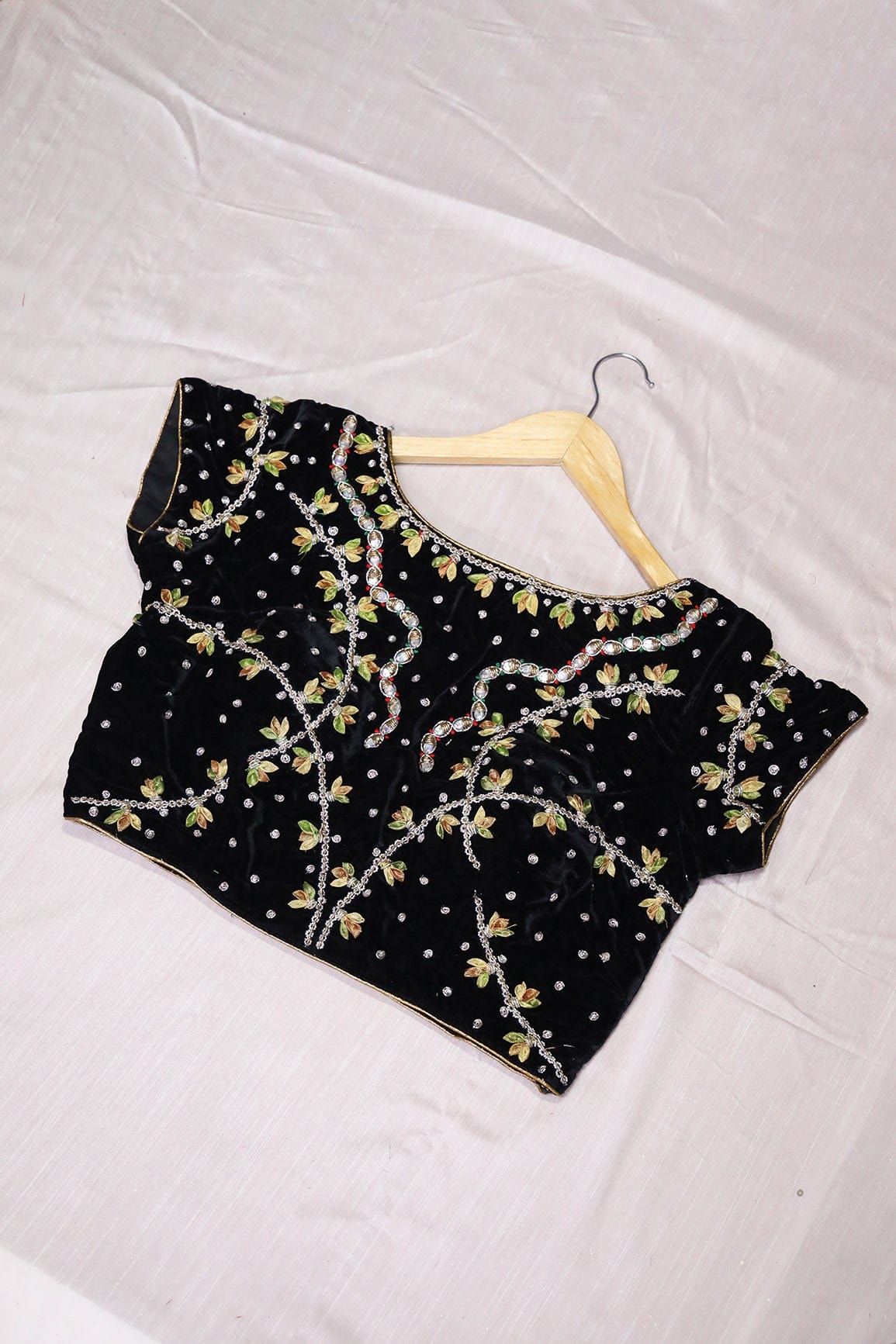 AIzaSyBcstauz-XMPRhEY21AUzeo032pxrXB5Ug - Black Hand Work Embroidery Velvet Stitched Blouse