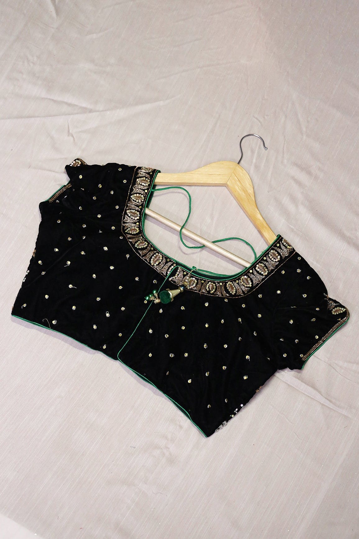 AIzaSyBcstauz-XMPRhEY21AUzeo032pxrXB5Ug - Black Hand Work Embroidery Velvet Stitched Blouse