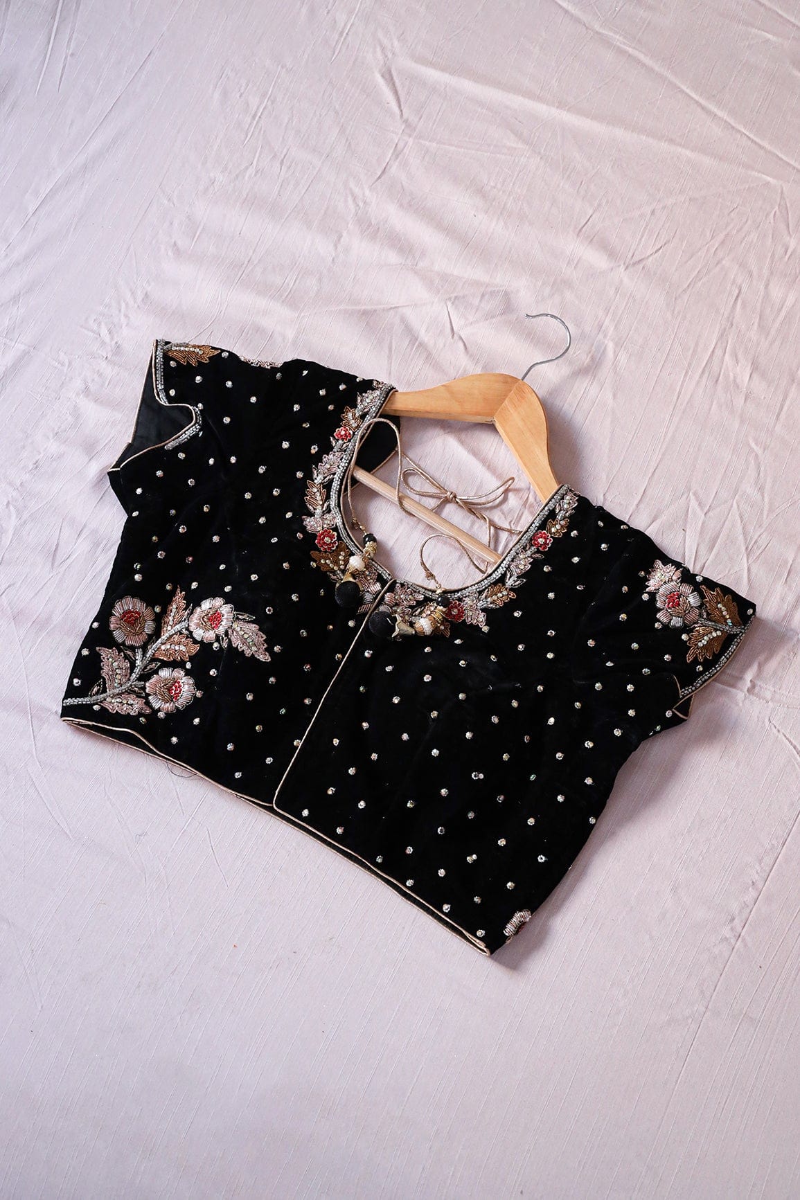 AIzaSyBcstauz-XMPRhEY21AUzeo032pxrXB5Ug - Black Hand Work Embroidery Velvet Stitched Blouse