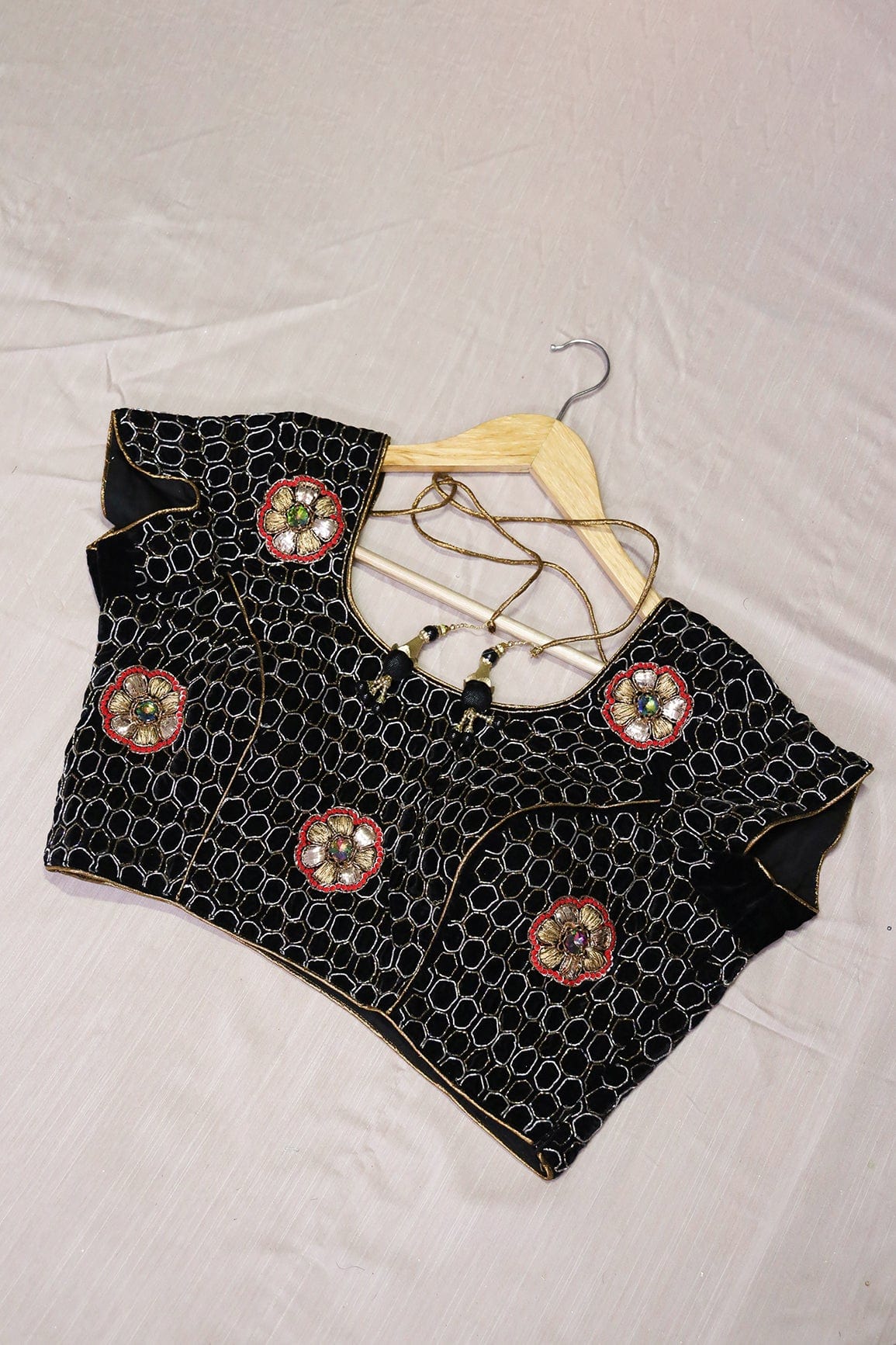 AIzaSyBcstauz-XMPRhEY21AUzeo032pxrXB5Ug - Black Hand Work Embroidery Velvet Stitched Blouse