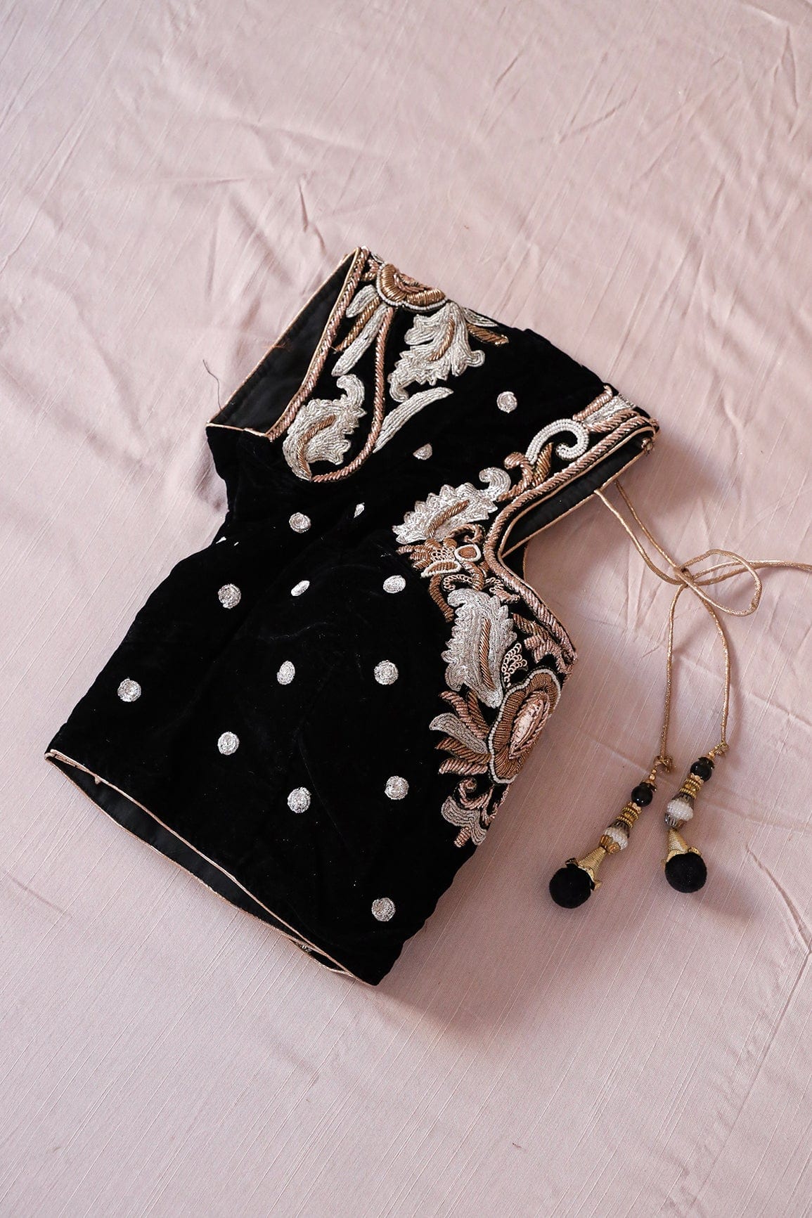 AIzaSyBcstauz-XMPRhEY21AUzeo032pxrXB5Ug - Black Hand Work Embroidery Velvet Stitched Blouse