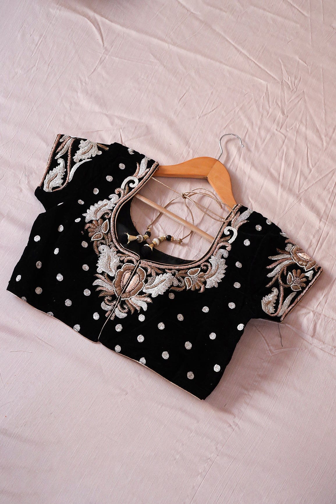 AIzaSyBcstauz-XMPRhEY21AUzeo032pxrXB5Ug - Black Hand Work Embroidery Velvet Stitched Blouse