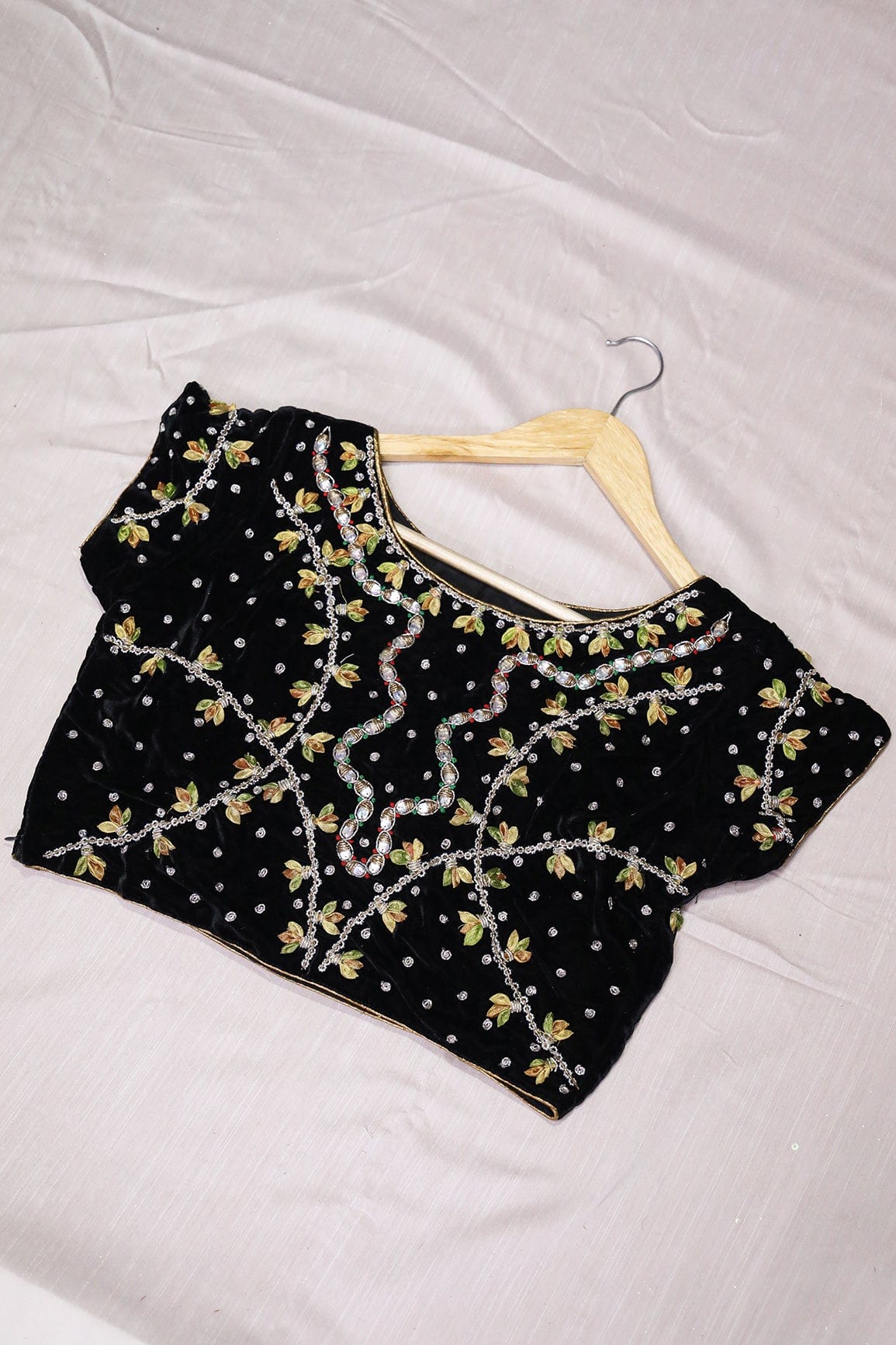 AIzaSyBcstauz-XMPRhEY21AUzeo032pxrXB5Ug - Black Hand Work Embroidery Velvet Stitched Blouse