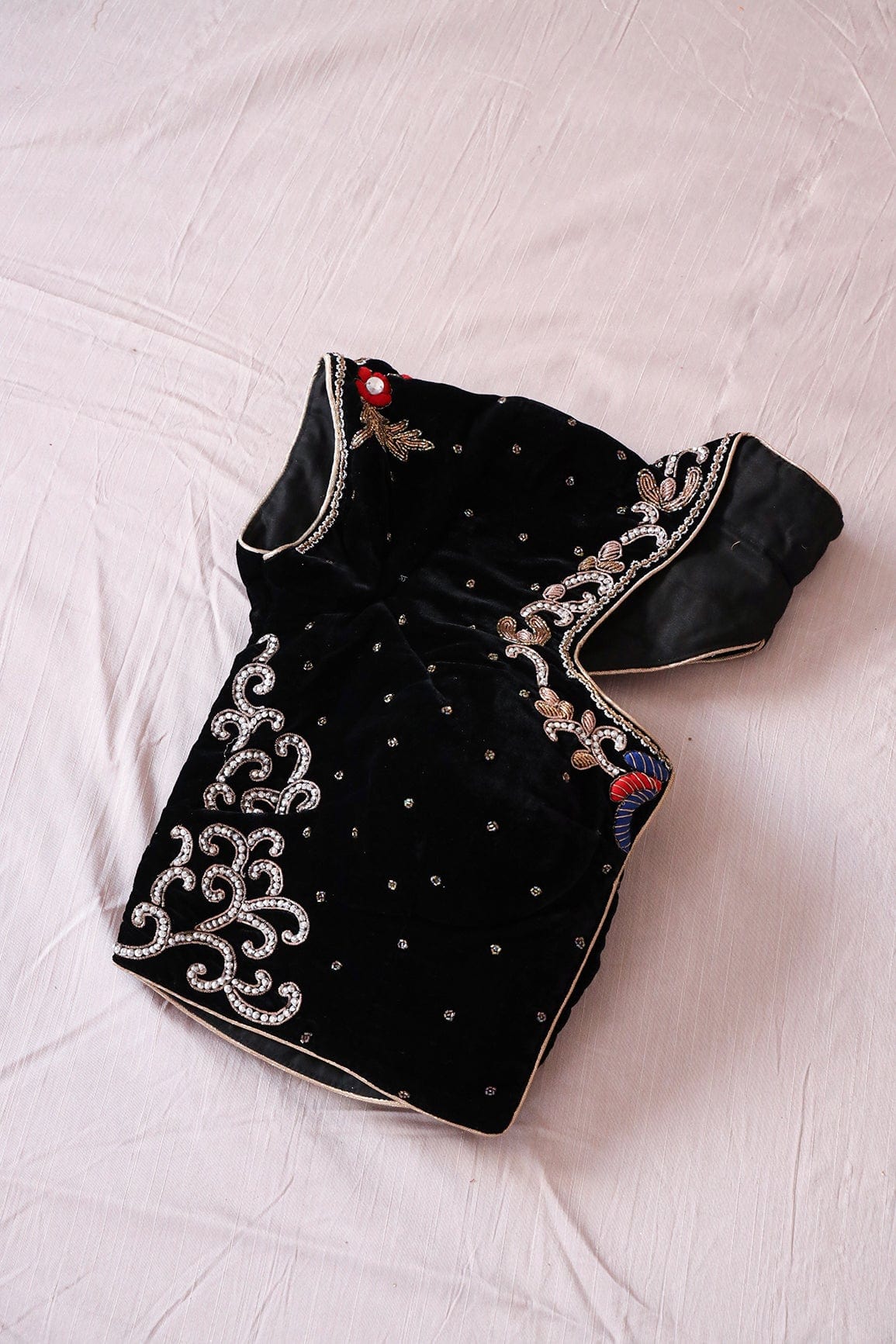 AIzaSyBcstauz-XMPRhEY21AUzeo032pxrXB5Ug - Black Hand Work Embroidery Velvet Stitched Blouse