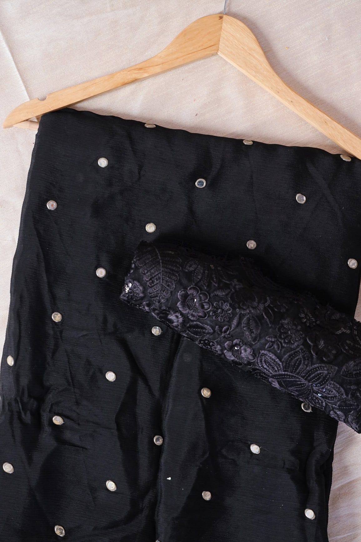 AIzaSyBcstauz-XMPRhEY21AUzeo032pxrXB5Ug - Black Saree set (2 Piece)