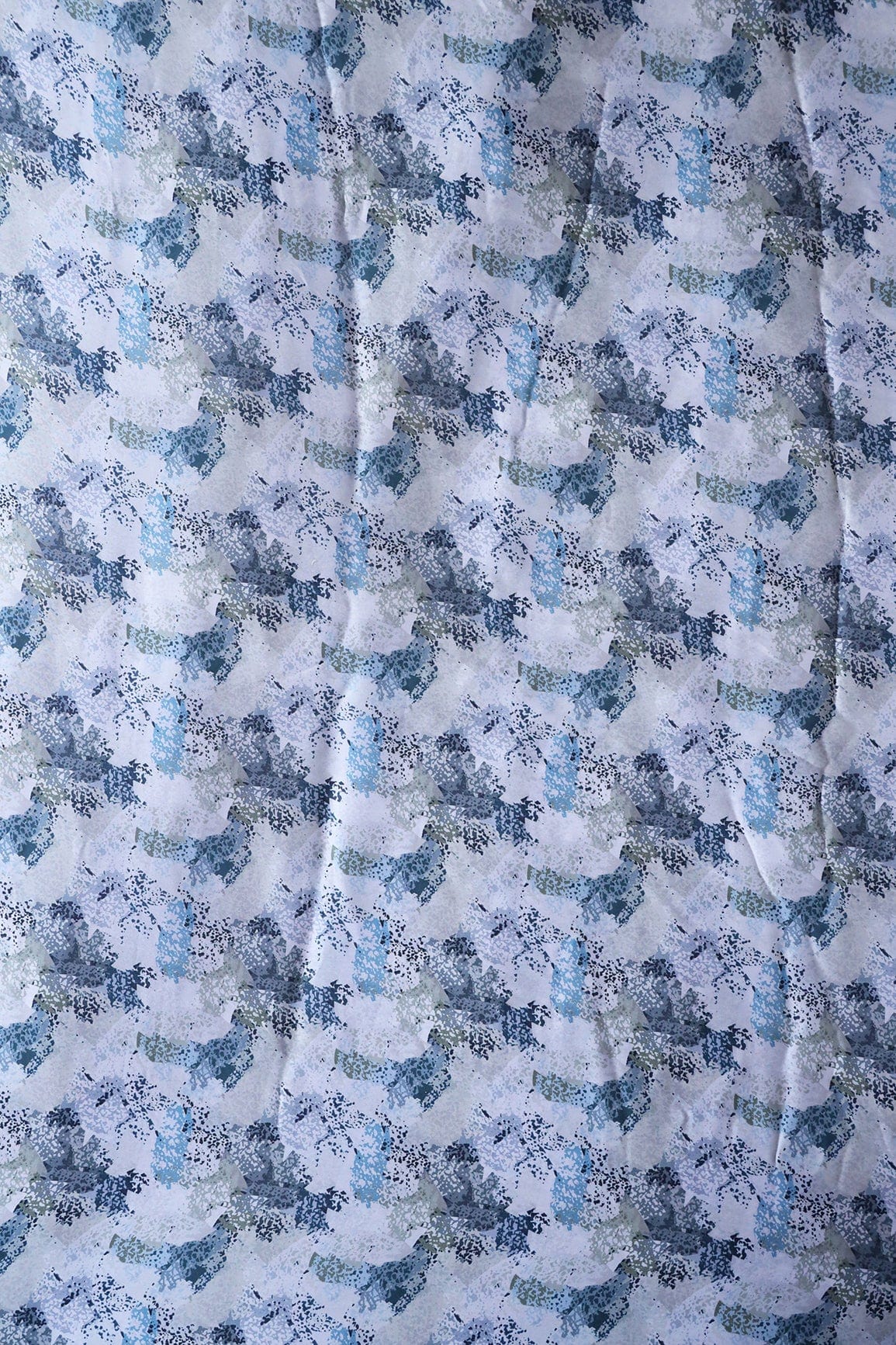AIzaSyBcstauz-XMPRhEY21AUzeo032pxrXB5Ug - Blue Abstract Pattern Digital Print On White Georgette Satin Fabric