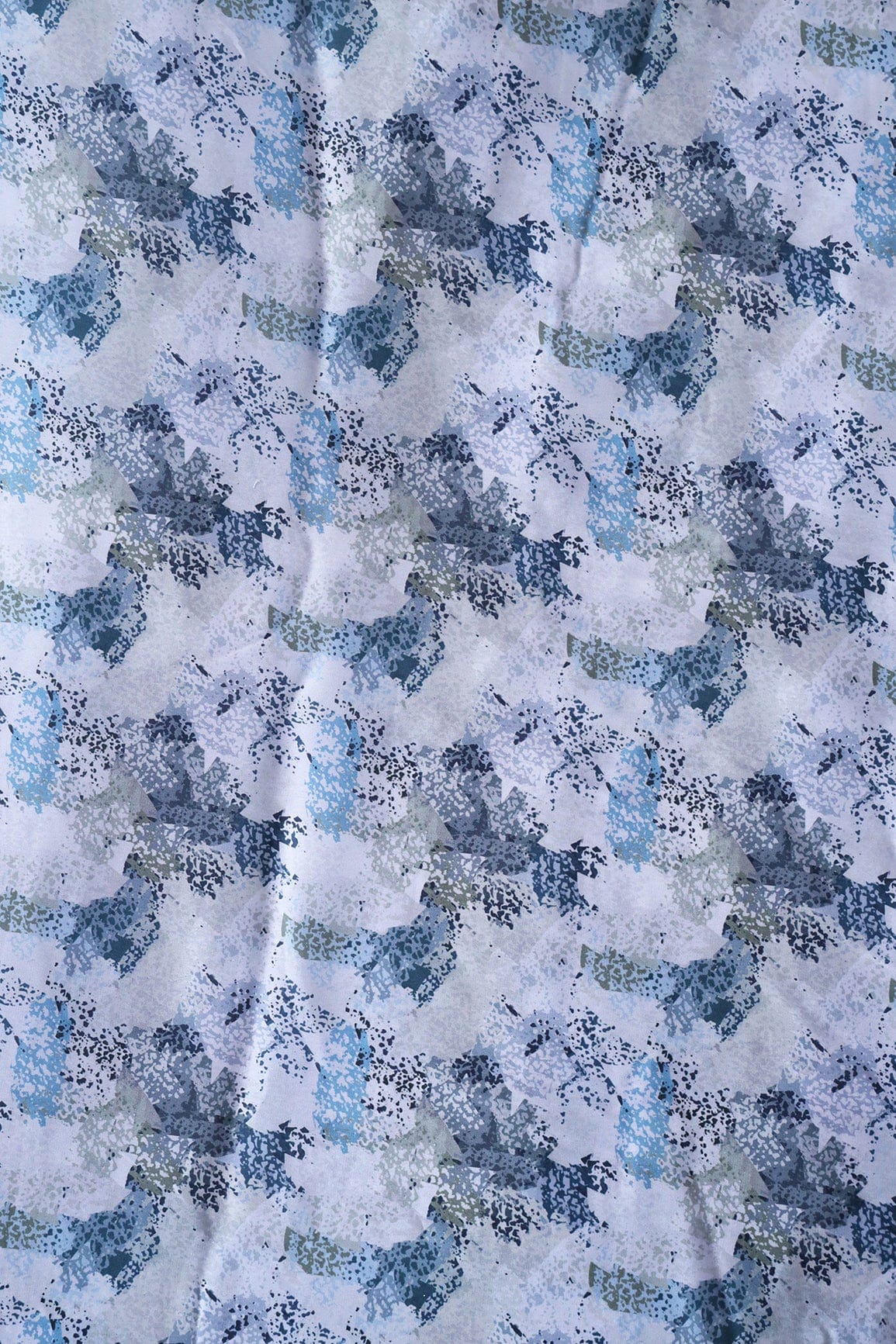 AIzaSyBcstauz-XMPRhEY21AUzeo032pxrXB5Ug - Blue Abstract Pattern Digital Print On White Georgette Satin Fabric