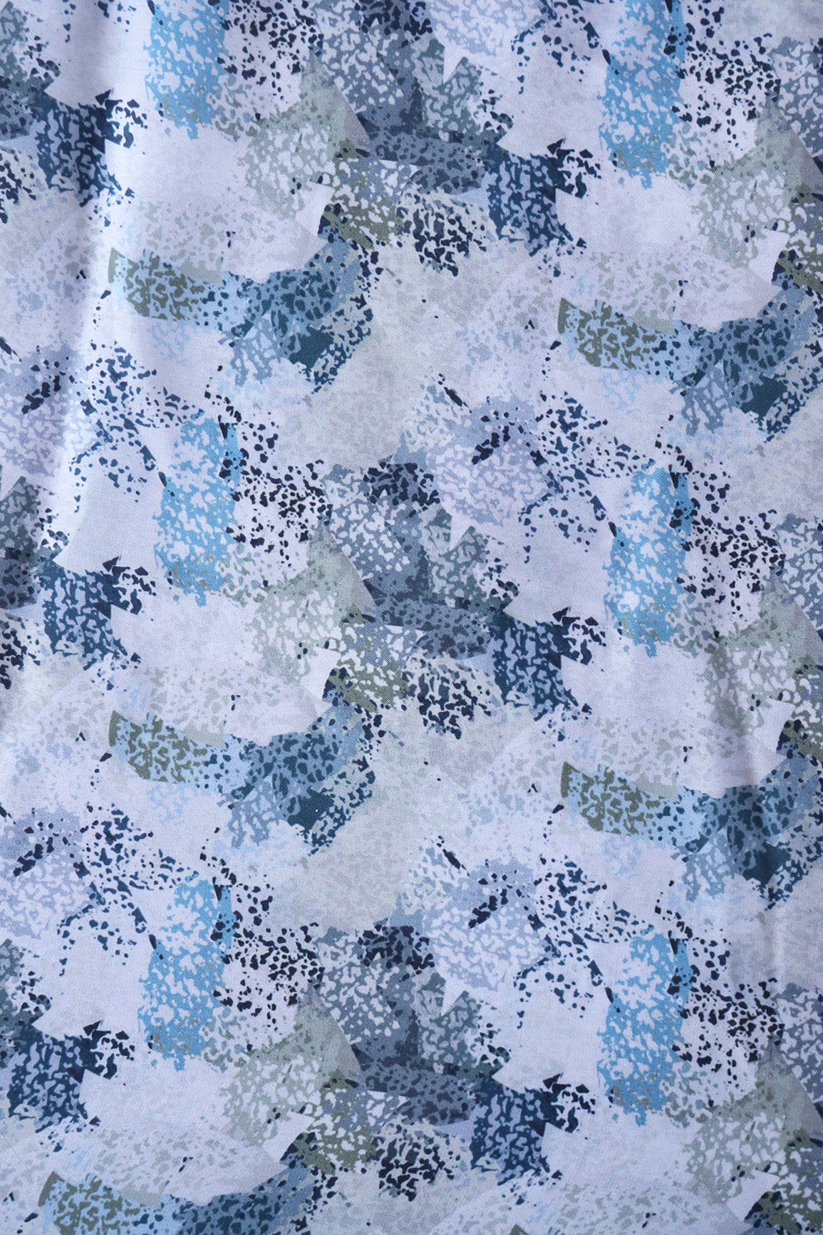 AIzaSyBcstauz-XMPRhEY21AUzeo032pxrXB5Ug - Blue Abstract Pattern Digital Print On White Georgette Satin Fabric