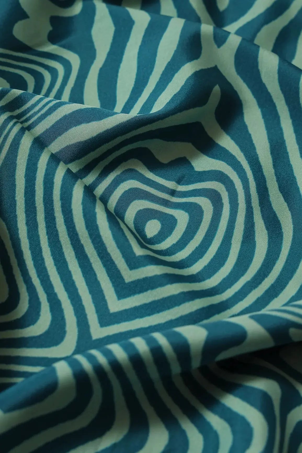 AIzaSyBcstauz-XMPRhEY21AUzeo032pxrXB5Ug - Blue And Off White Geometric Pattern Digital Print On French Crepe Fabric