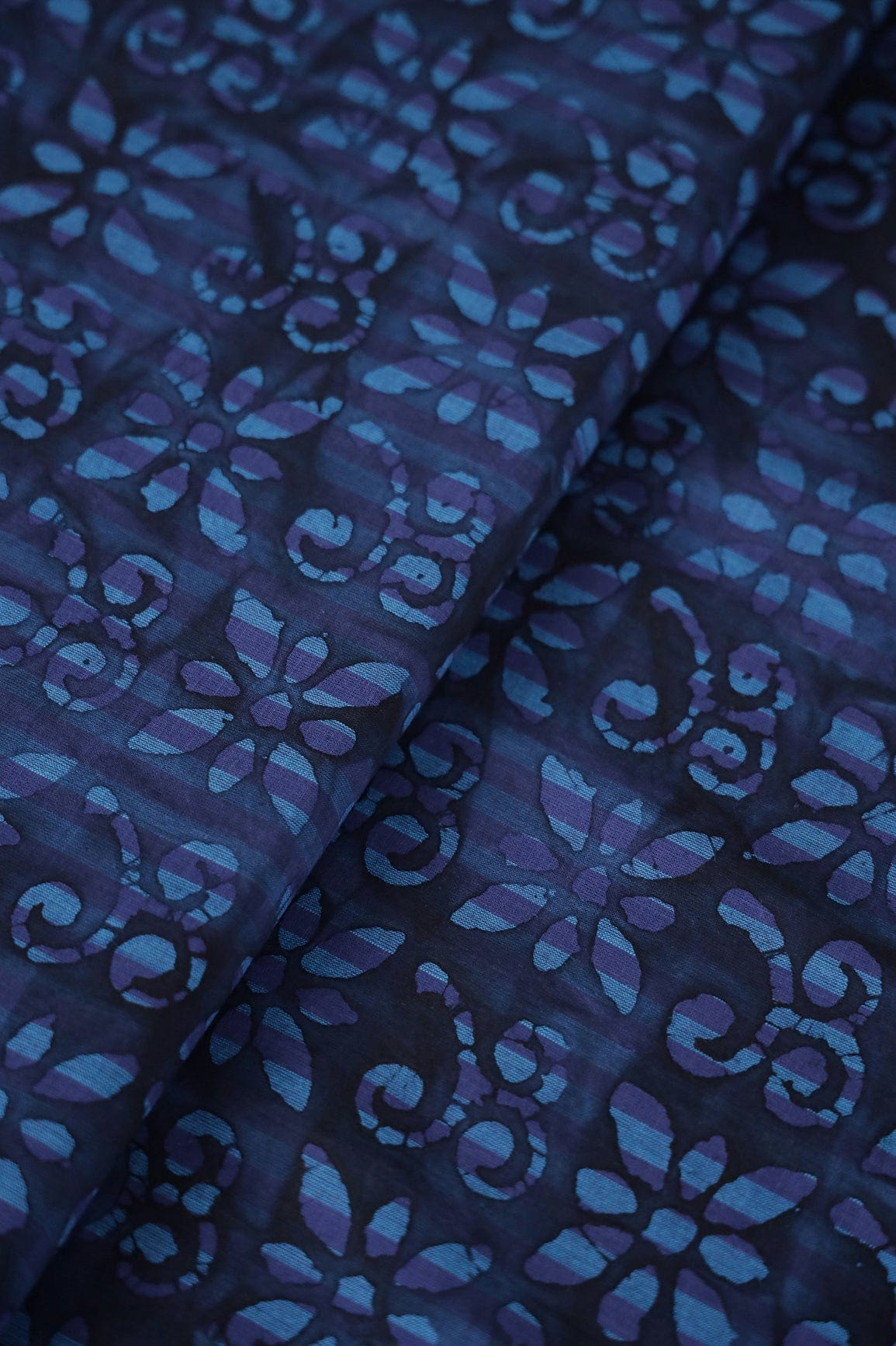 AIzaSyBcstauz-XMPRhEY21AUzeo032pxrXB5Ug - Blue And Purple Traditional Pattern Batik Handblock Organic Cotton Fabric